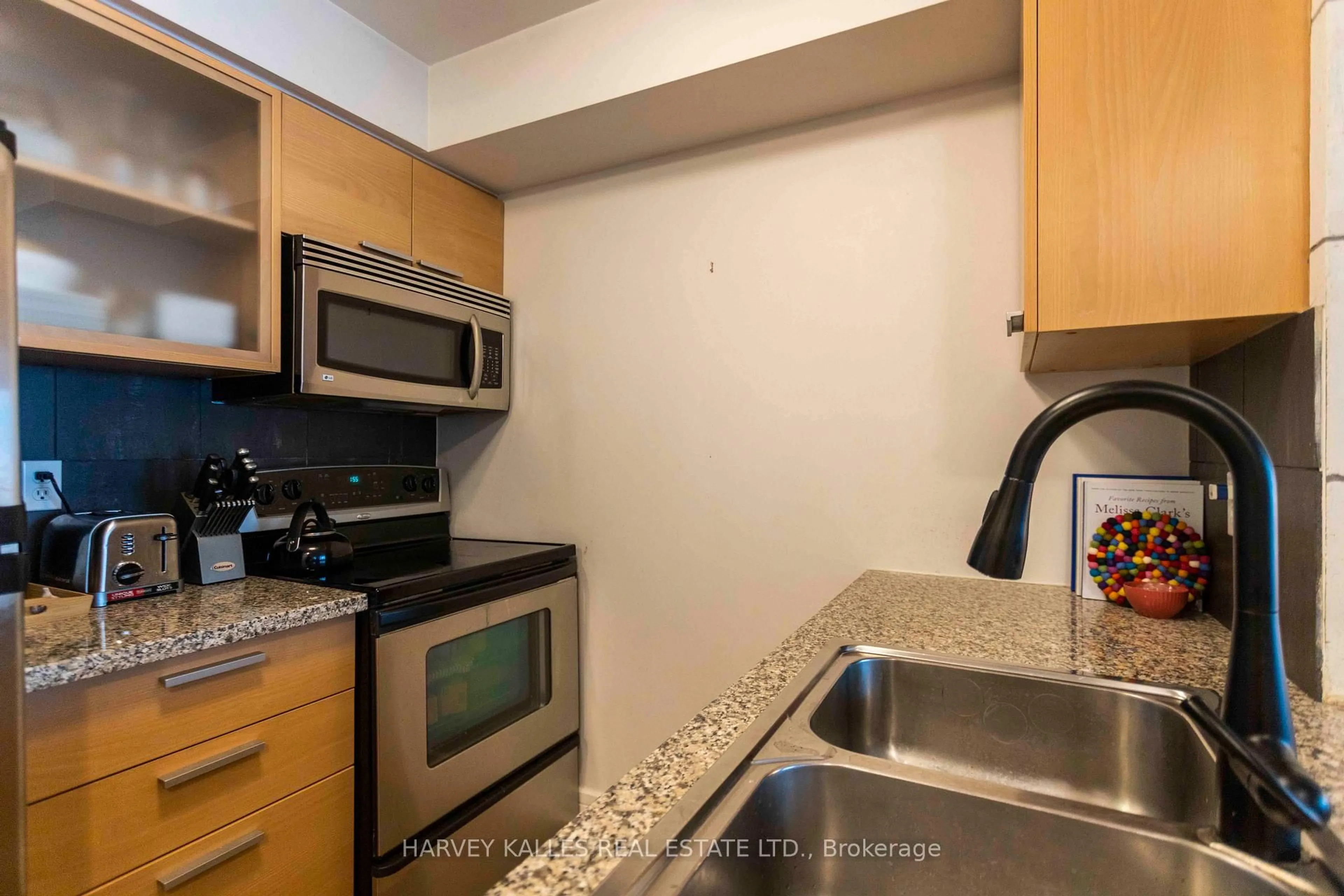 Standard kitchen, unknown for 16 Harrison Garden Blvd #411, Toronto Ontario M2N 7J6