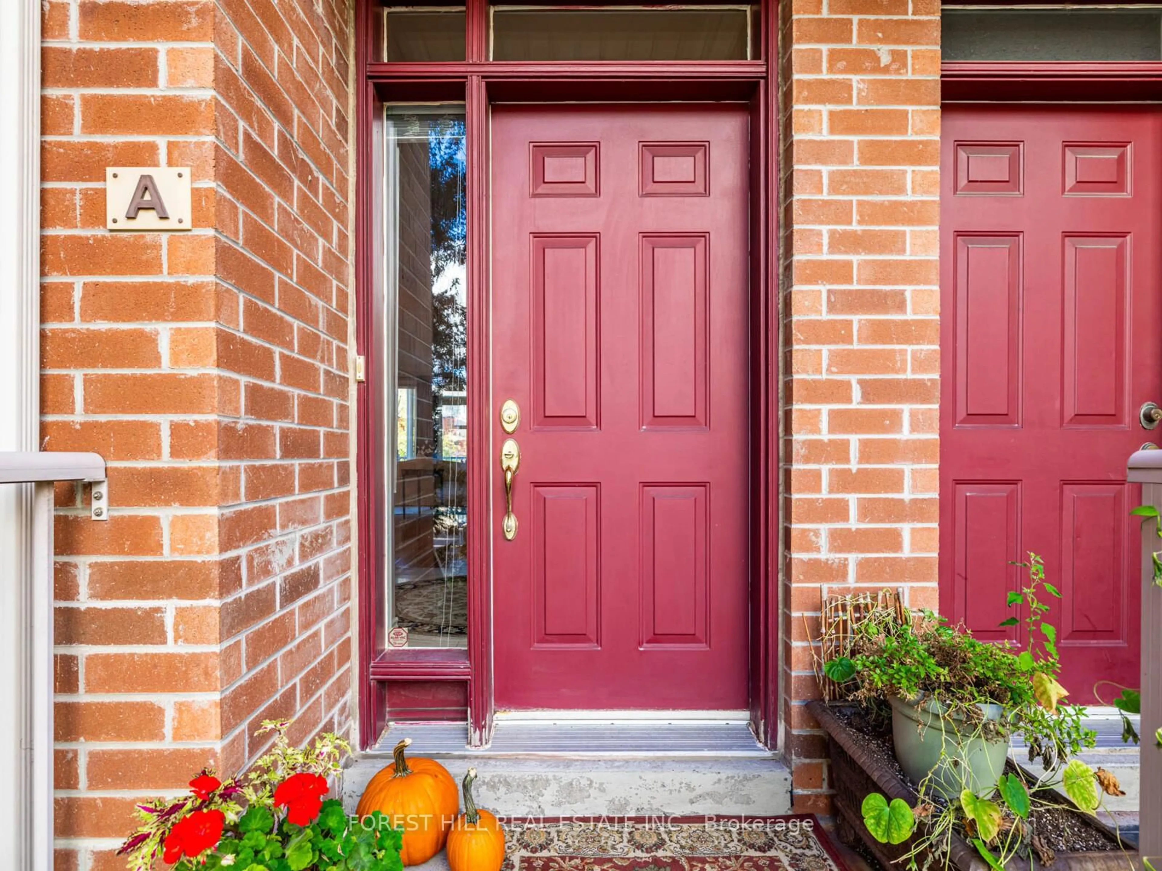 Indoor entryway for 2 Clairtrell Rd #TH-A, Toronto Ontario M2N 7H5