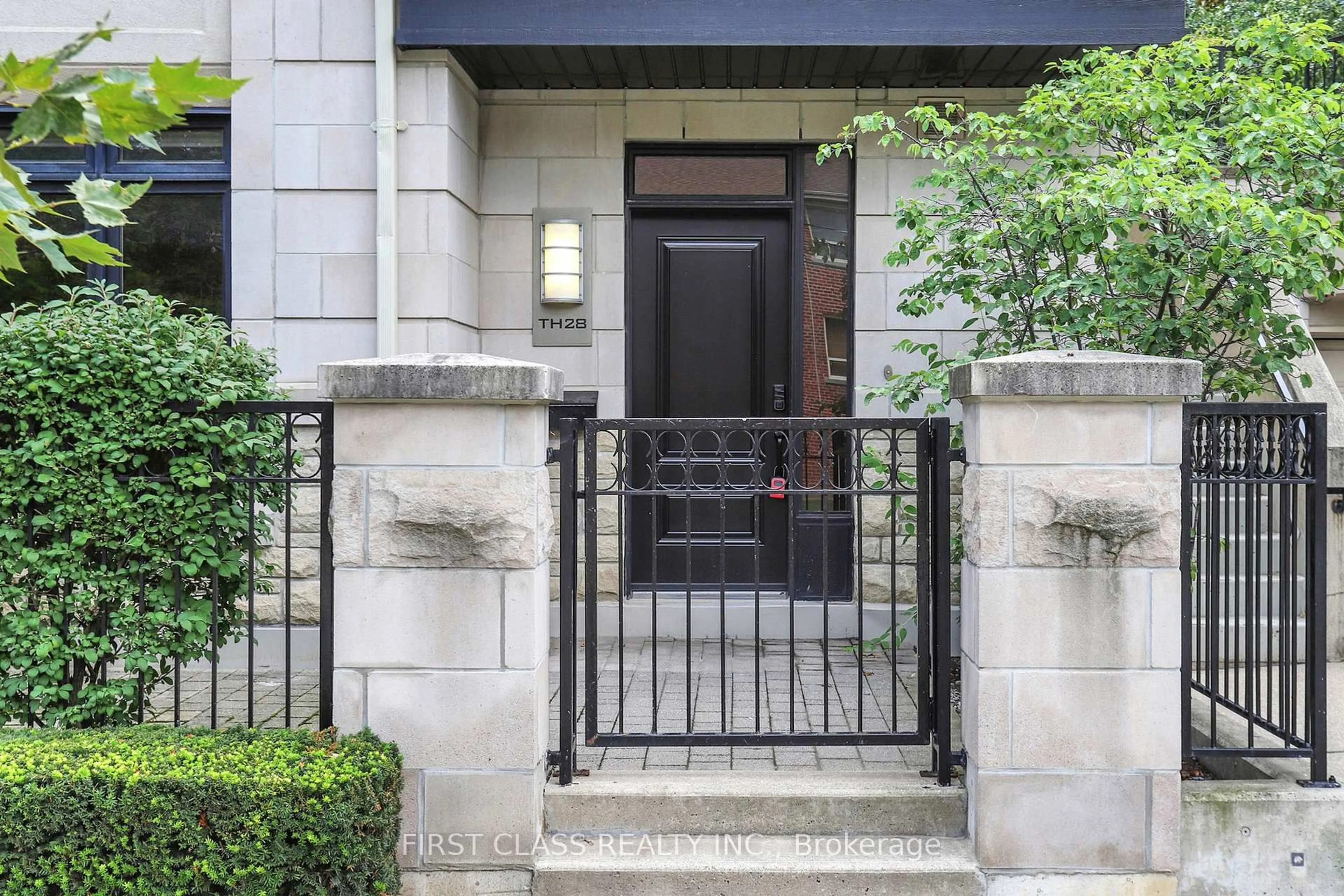 Indoor entryway for 9 Oakburn Cres #TH 28, Toronto Ontario M2N 2T5