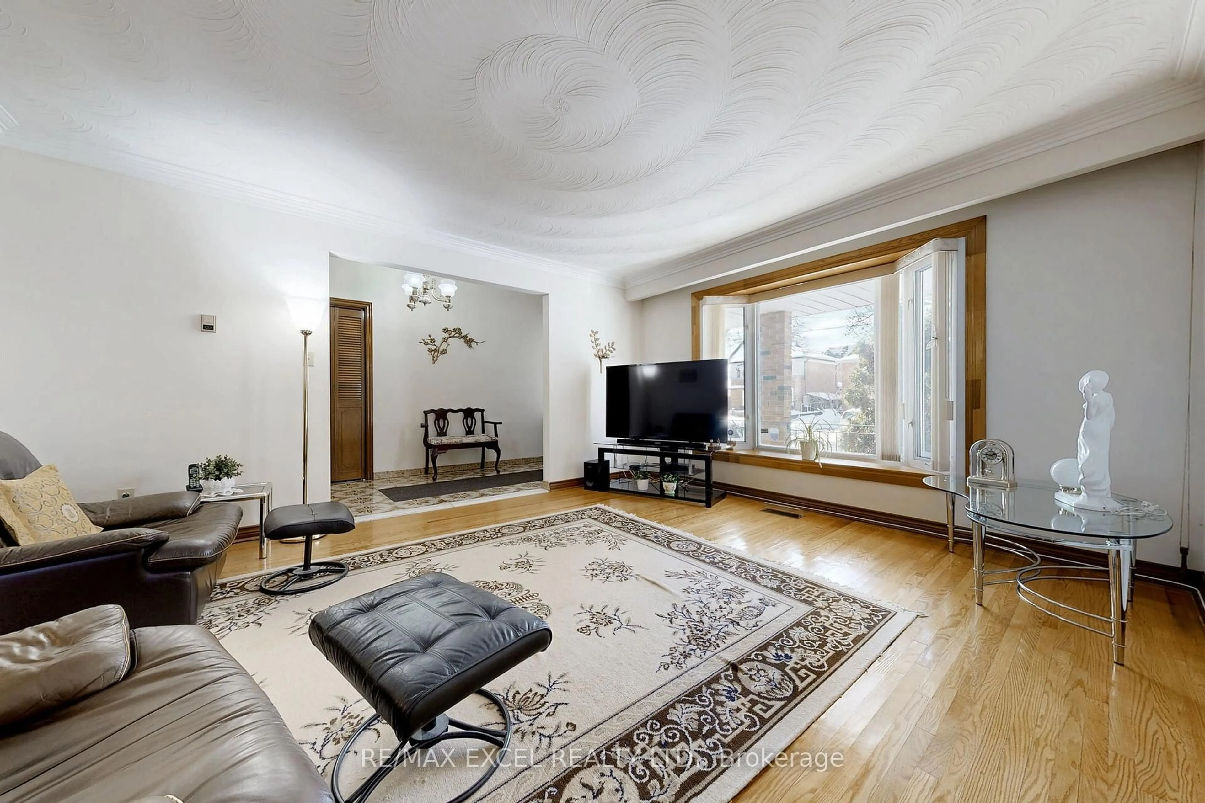 Living room with furniture, unknown for 1089A Lillian St, Toronto Ontario M2M 3G1