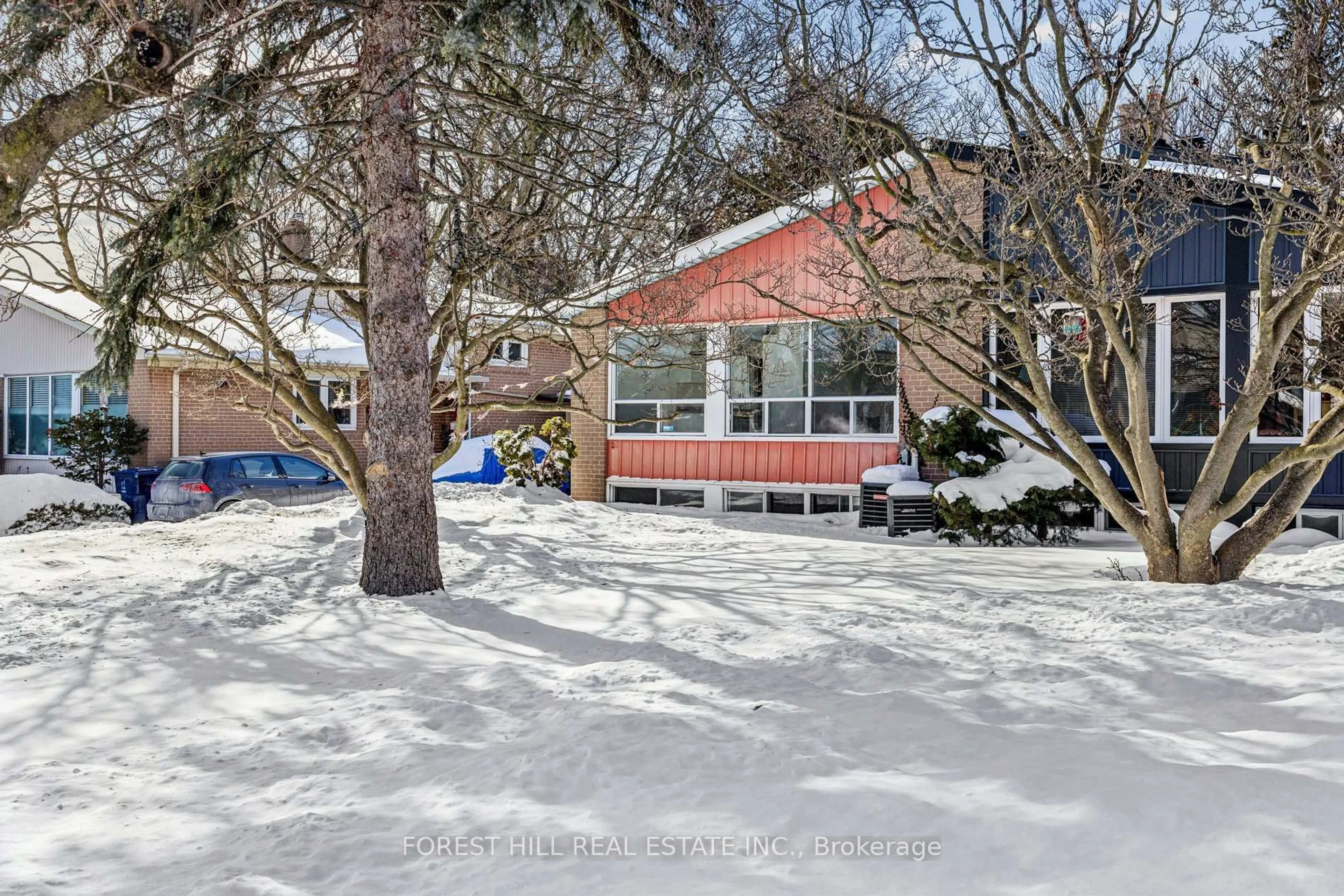 A pic from outside/outdoor area/front of a property/back of a property/a pic from drone, street for 26 Fenside Dr, Toronto Ontario M3A 2V3