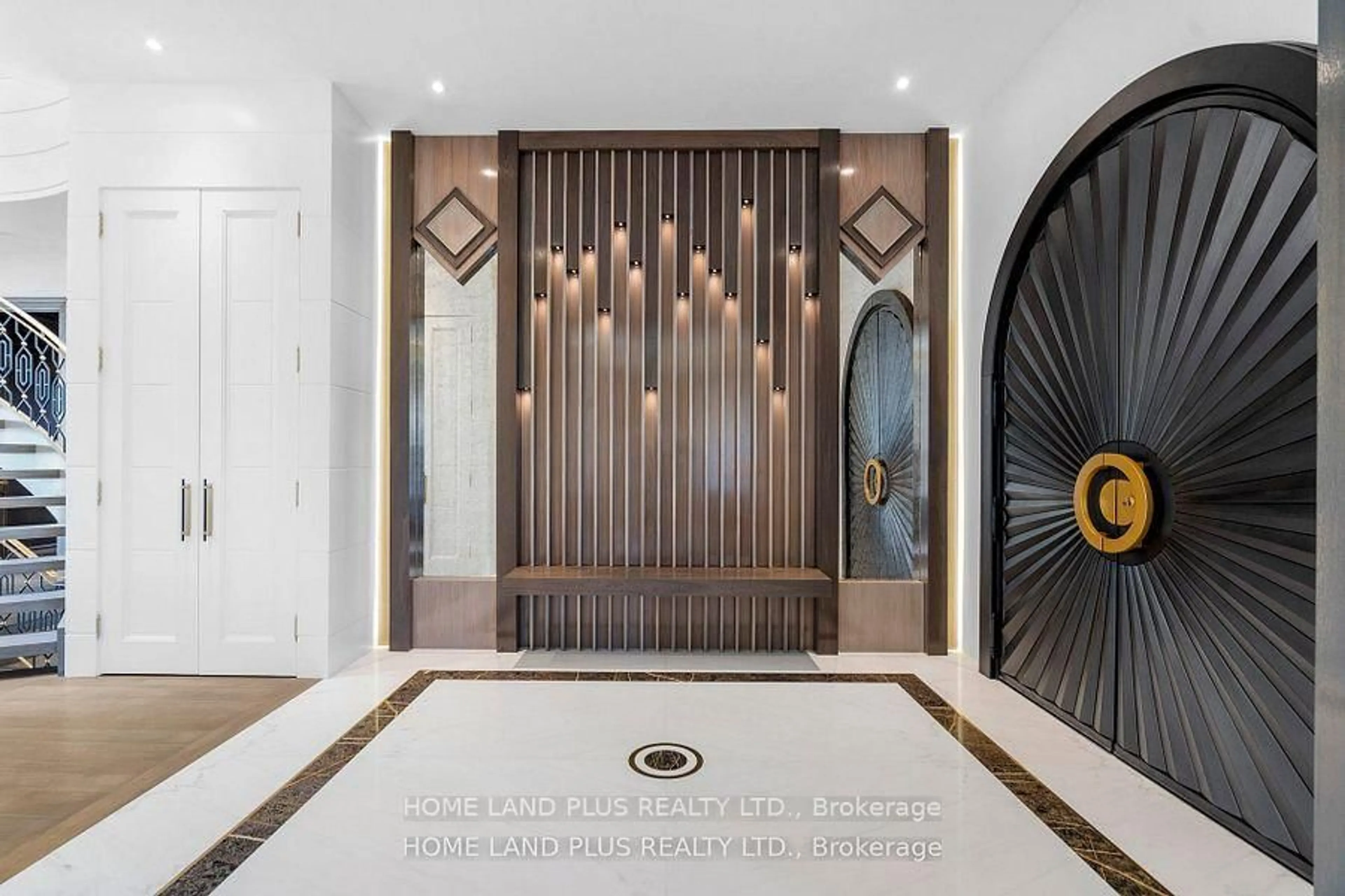 Indoor foyer for 77 Citation Dr, Toronto Ontario M2K 1S9