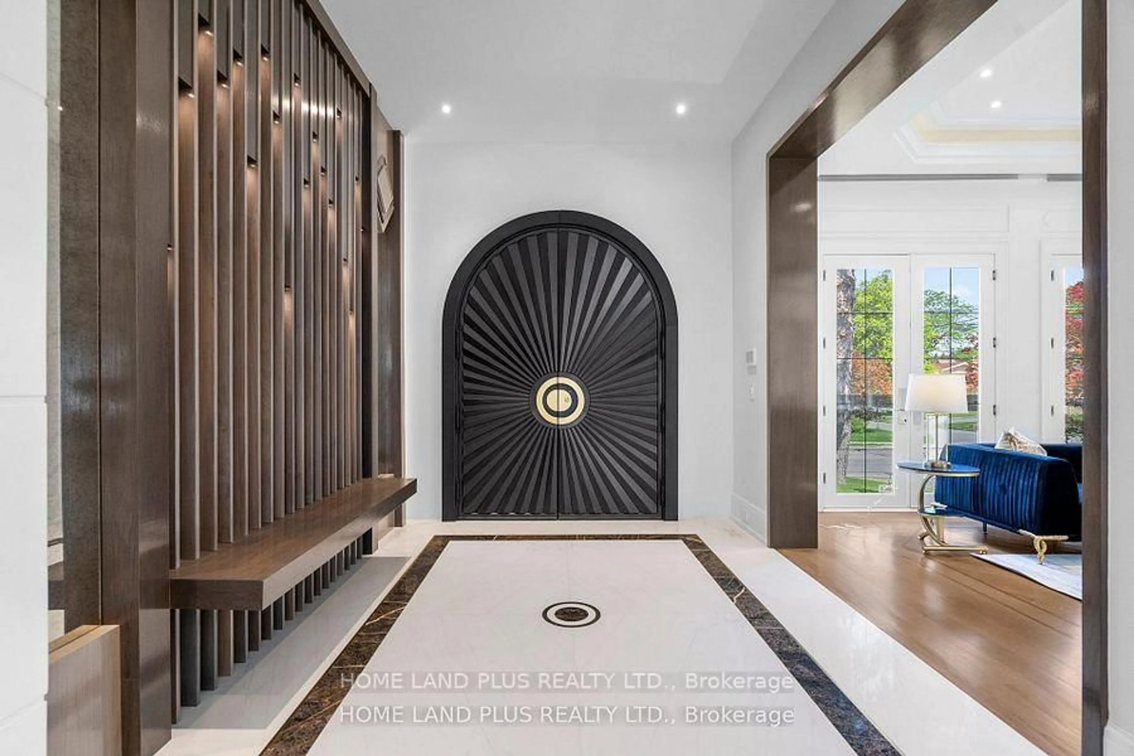 Indoor foyer for 77 Citation Dr, Toronto Ontario M2K 1S9