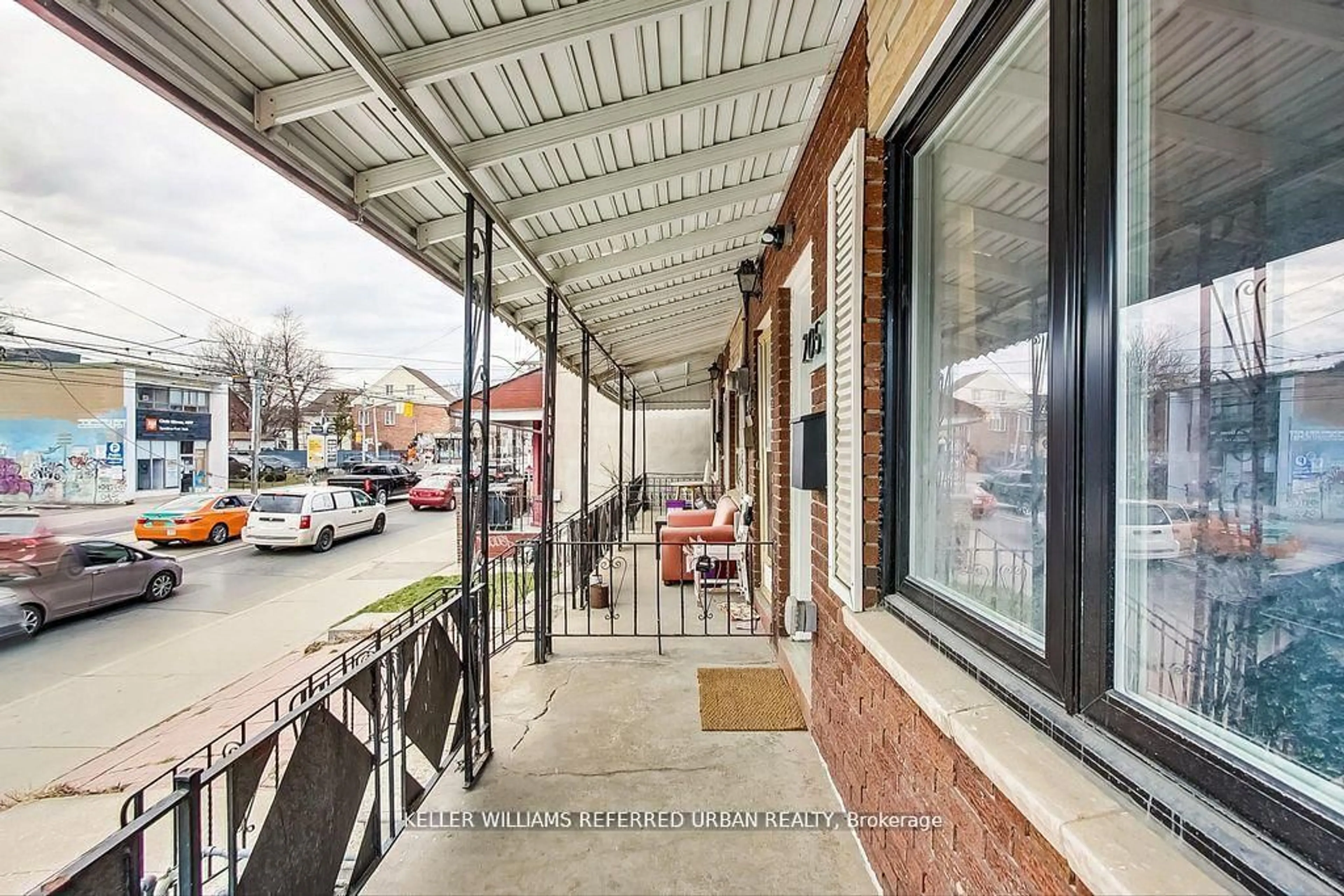 Patio, street for 205 Bathurst St, Toronto Ontario M5T 2S1