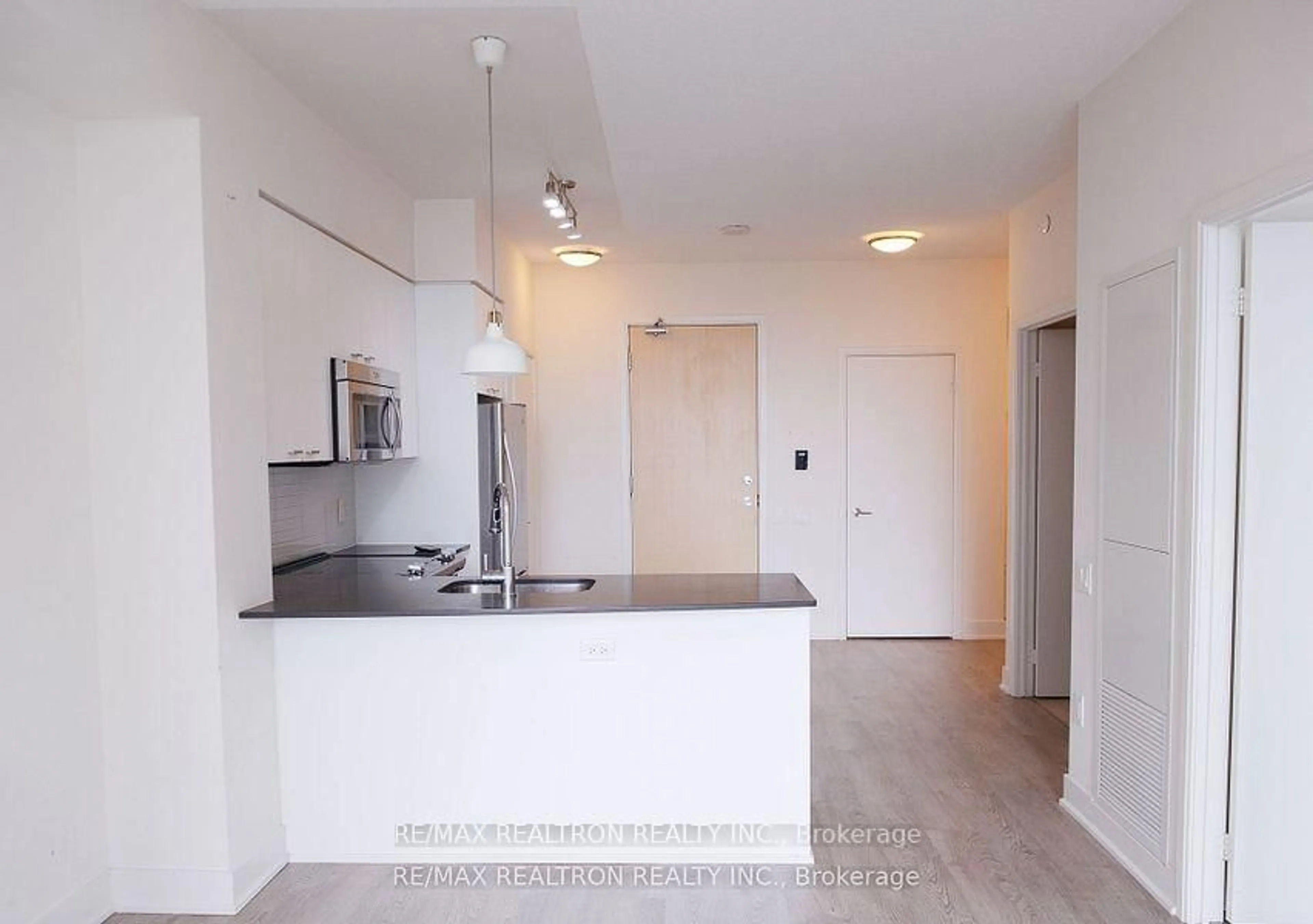 Standard kitchen, unknown for 30 Roehampton Ave #1501, Toronto Ontario M4P 0B9
