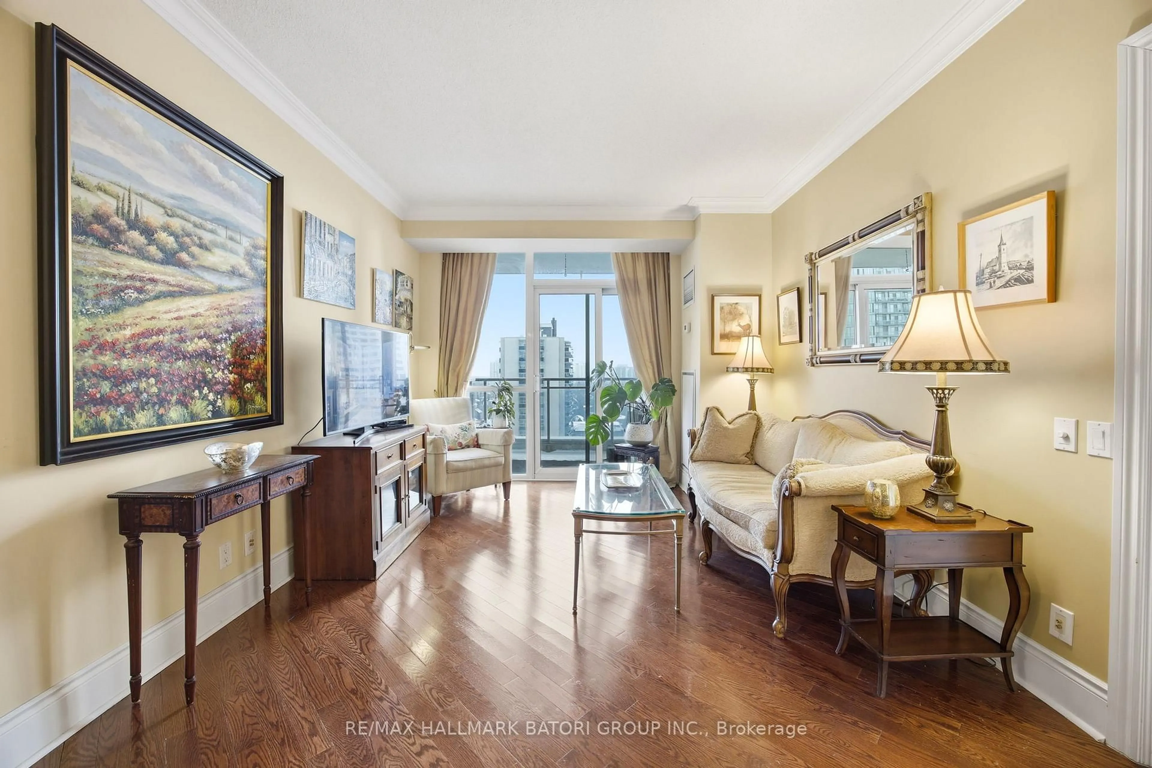 Indoor foyer for 123 Eglinton Ave #1508, Toronto Ontario M4P 1J2