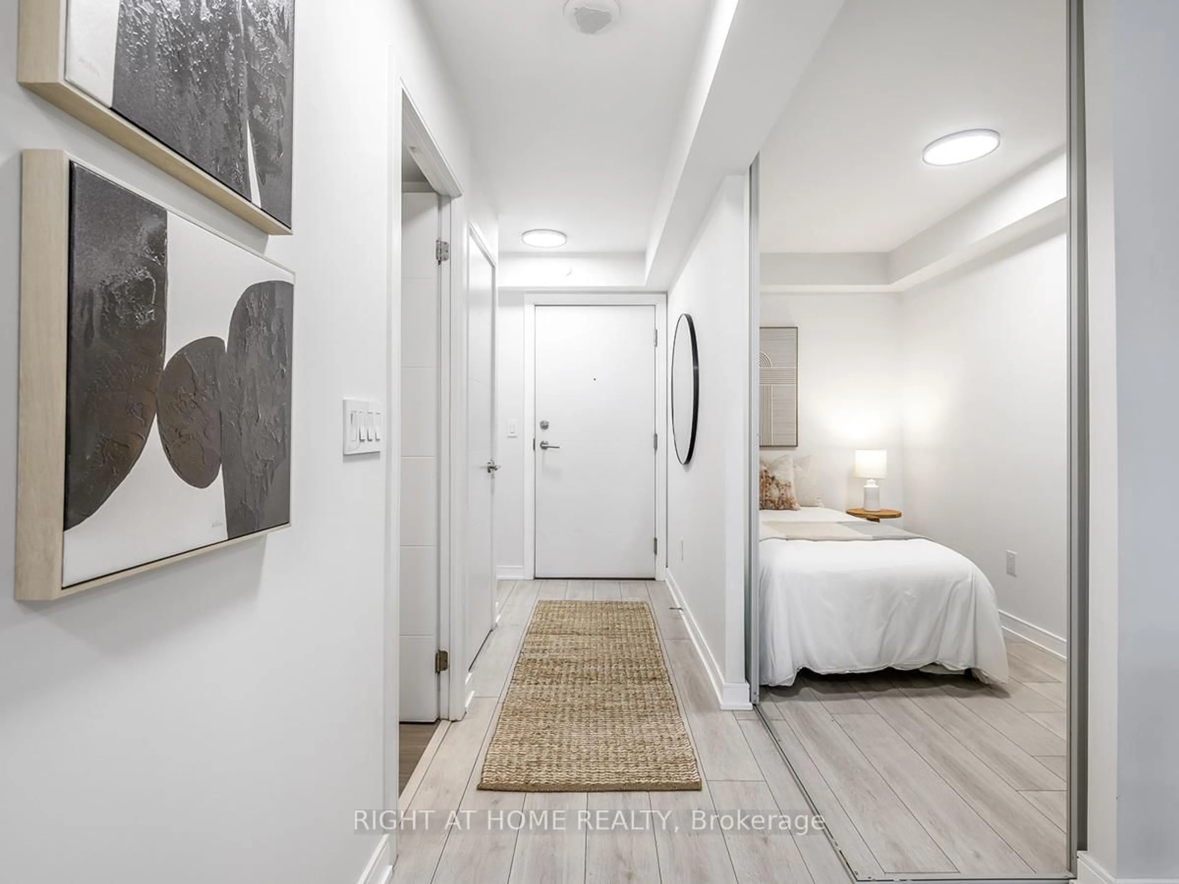 Indoor entryway for 525 Adelaide St #1622, Toronto Ontario M5V 0N7
