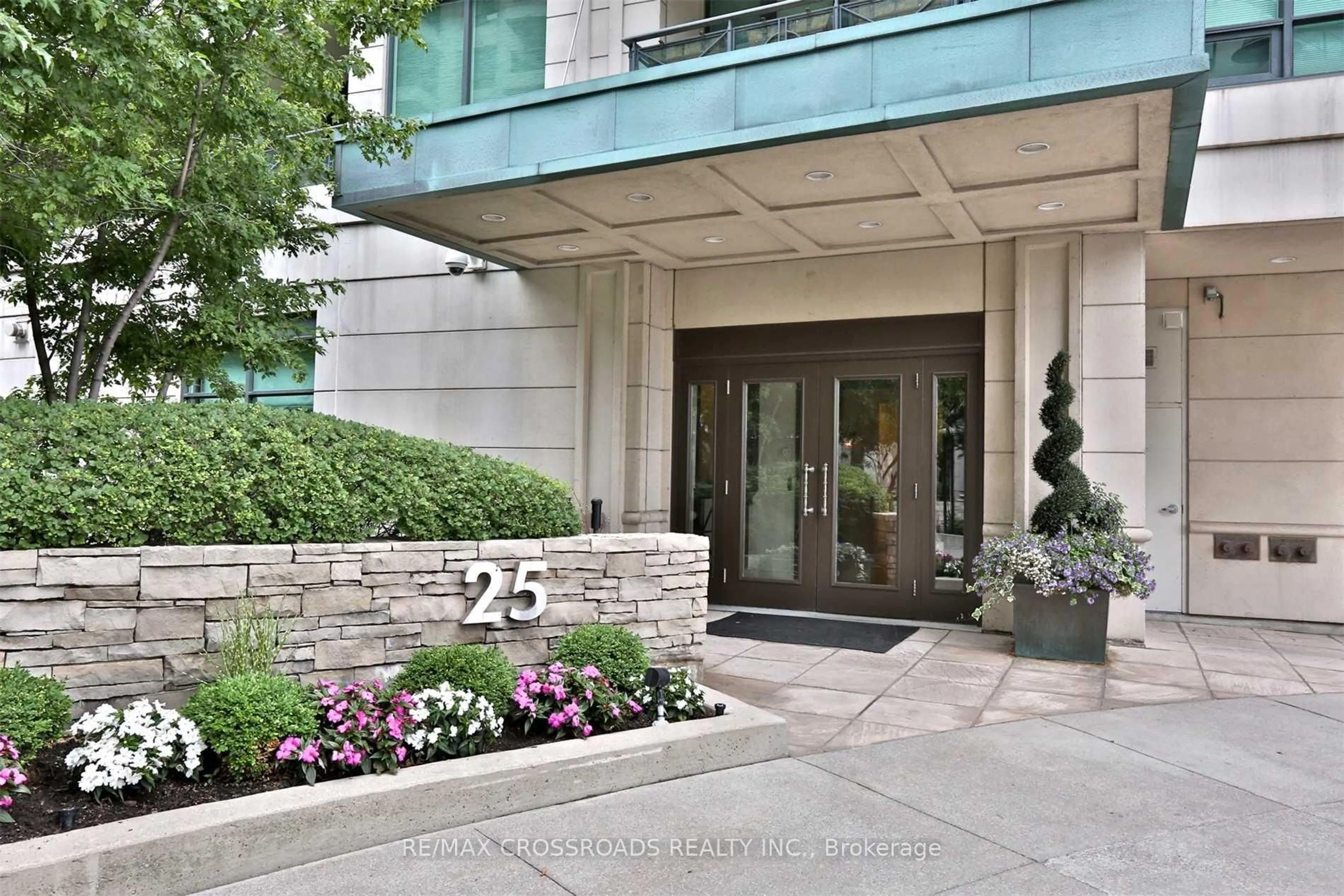 Indoor foyer for 25 Scrivener Sq #211, Toronto Ontario M4W 3Y6