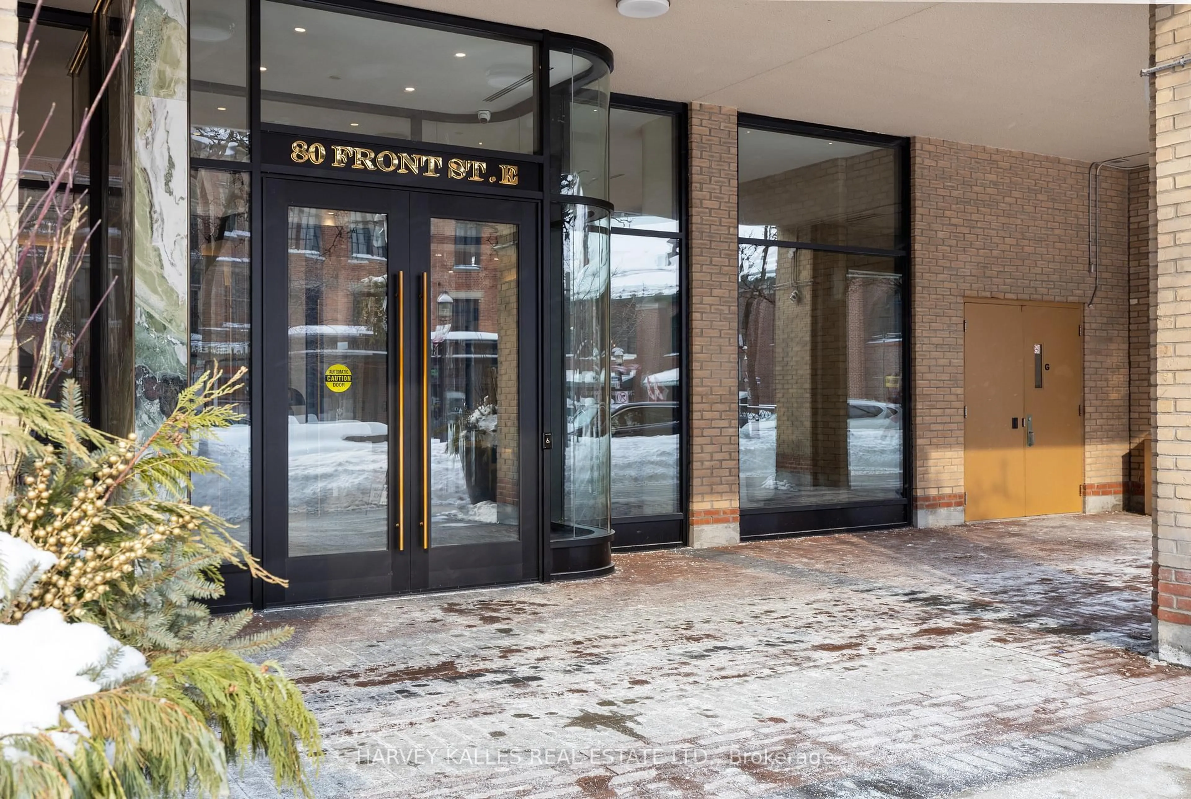 Indoor foyer for 80 Front St #818, Toronto Ontario M5E 1T4