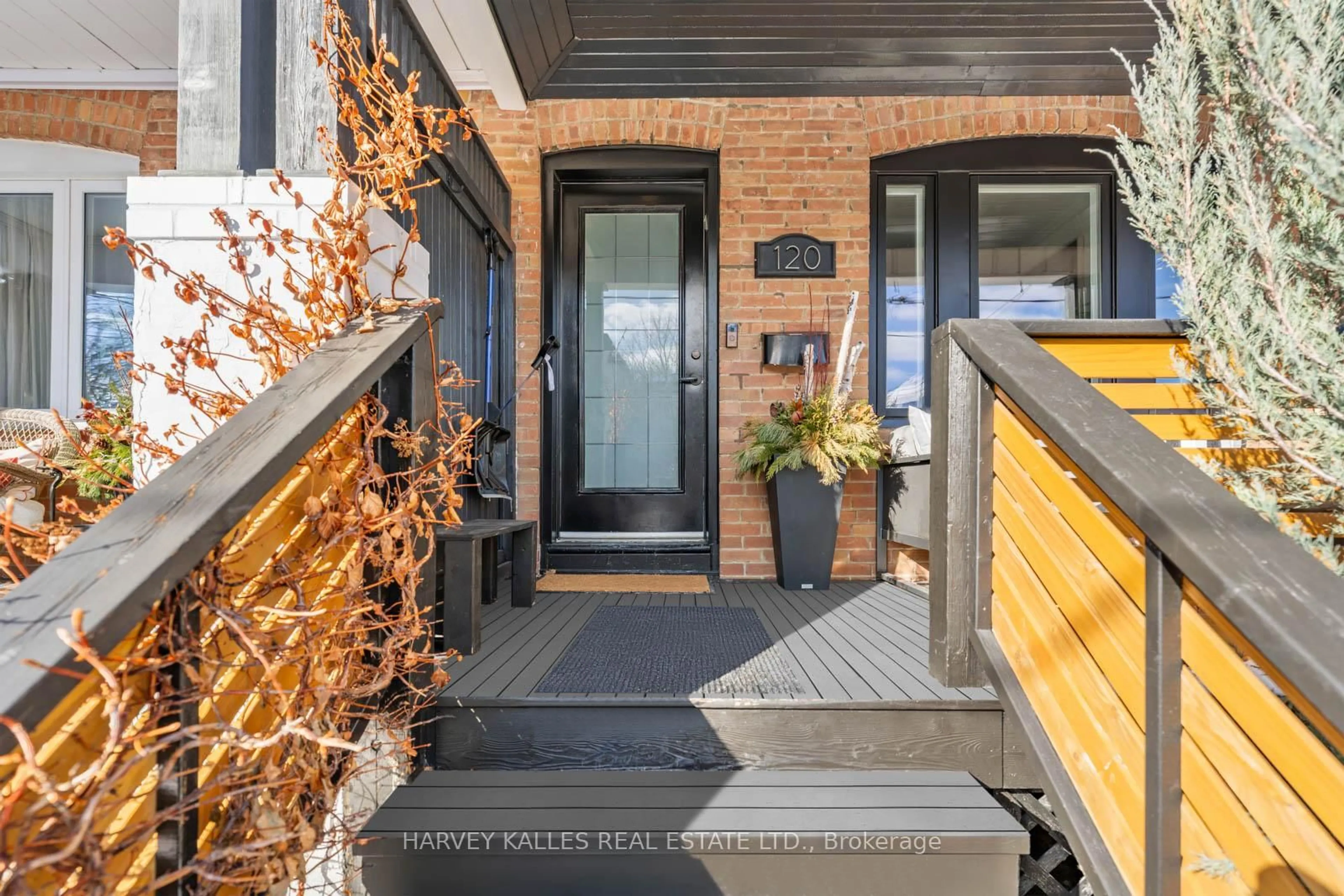 Indoor entryway for 120 Fairlawn Ave, Toronto Ontario M5M 1S8