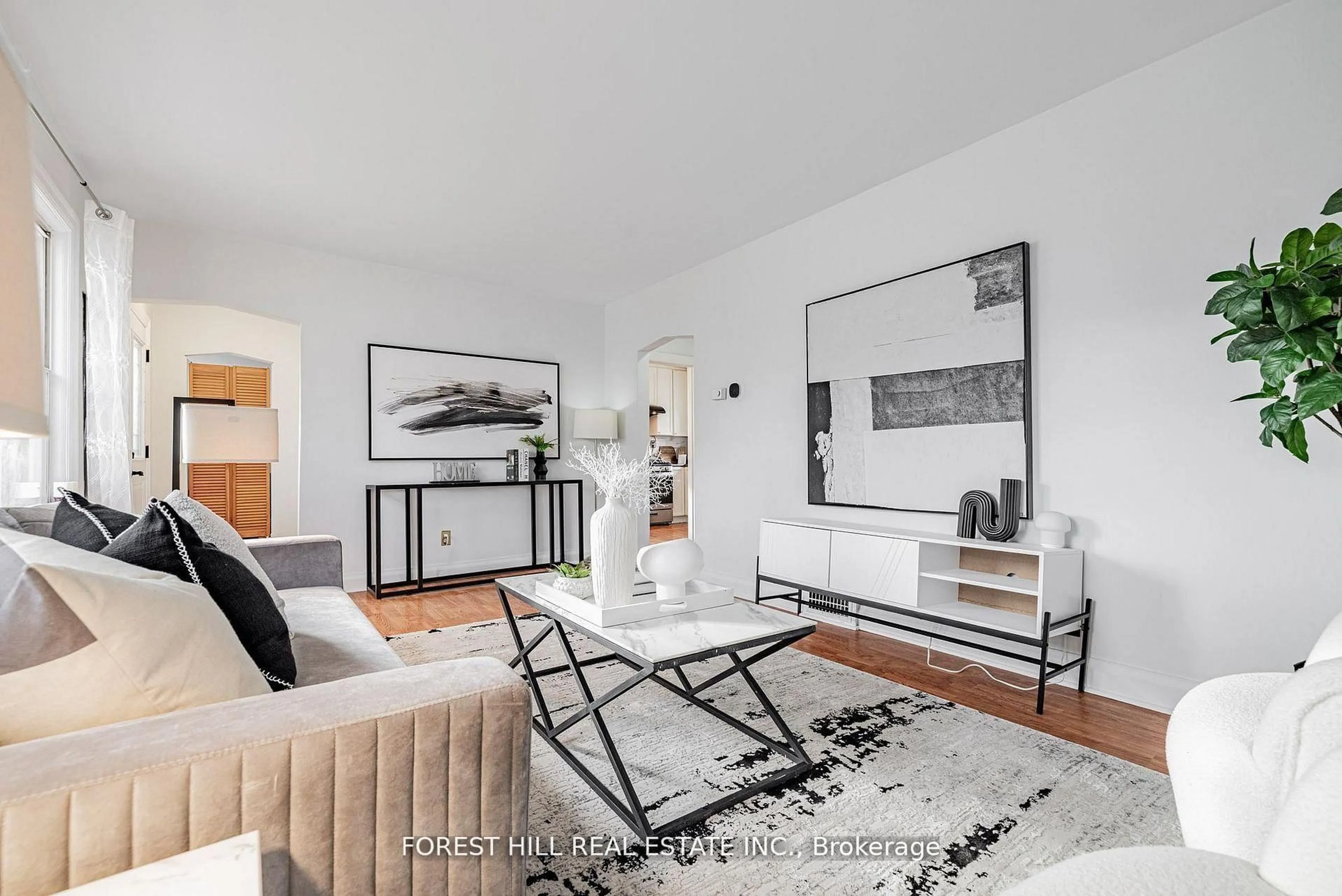 Living room with furniture, unknown for 174 Avondale Ave, Toronto Ontario M2N 2V5