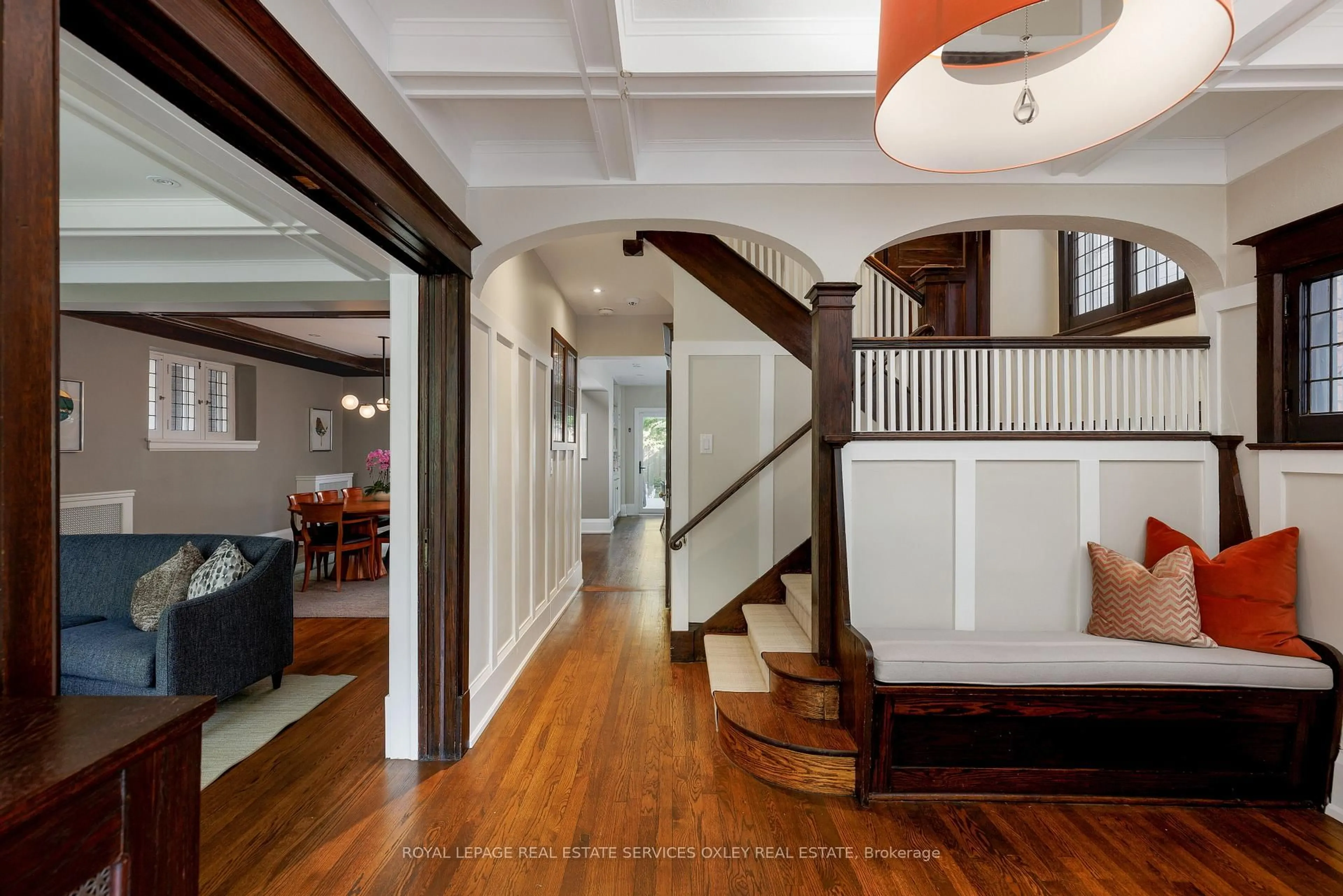 Indoor foyer for 9 Lynwood Ave, Toronto Ontario M4V 1K3