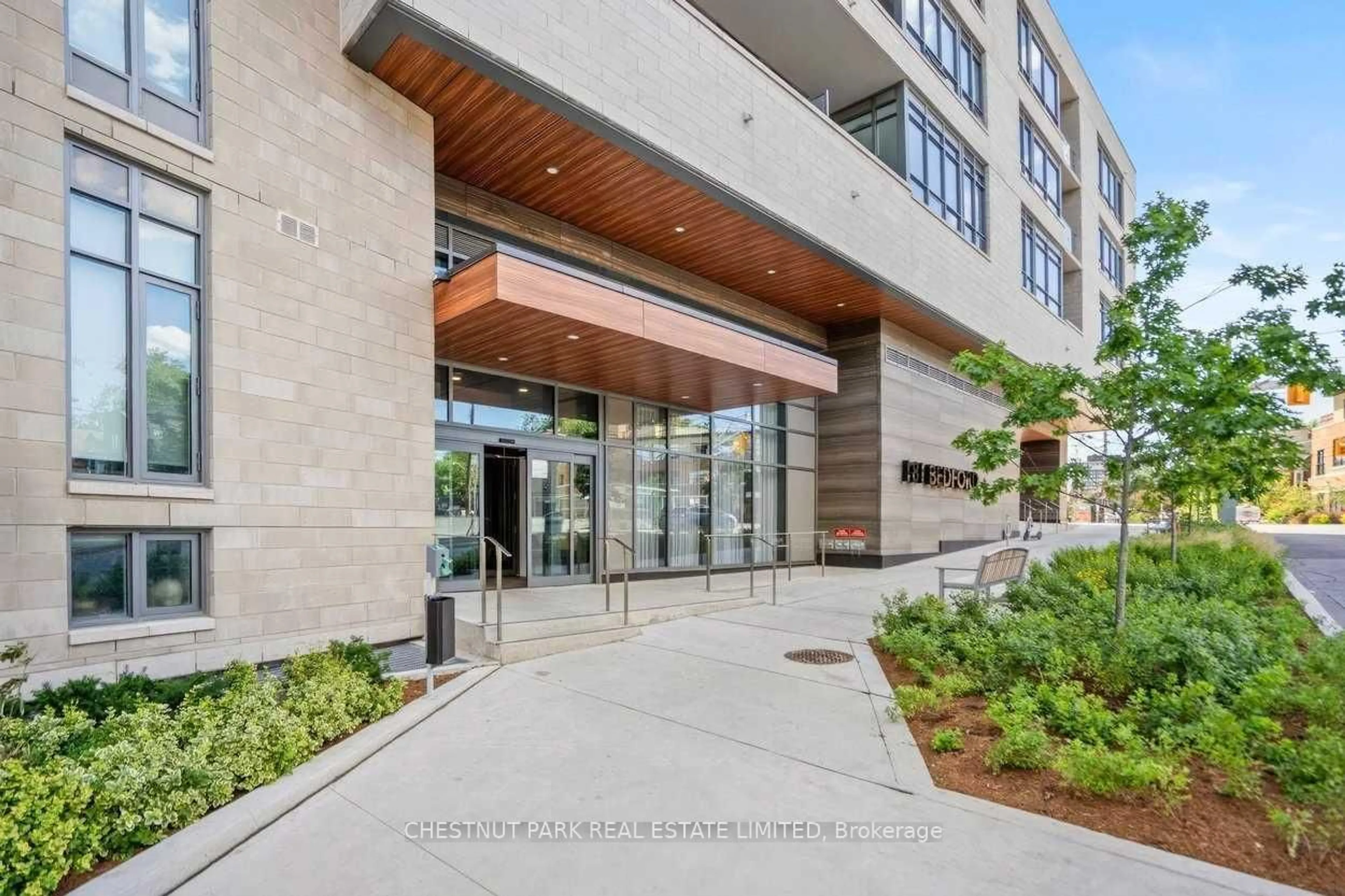 Indoor foyer for 181 Bedford Rd #1603, Toronto Ontario M5R 0C2