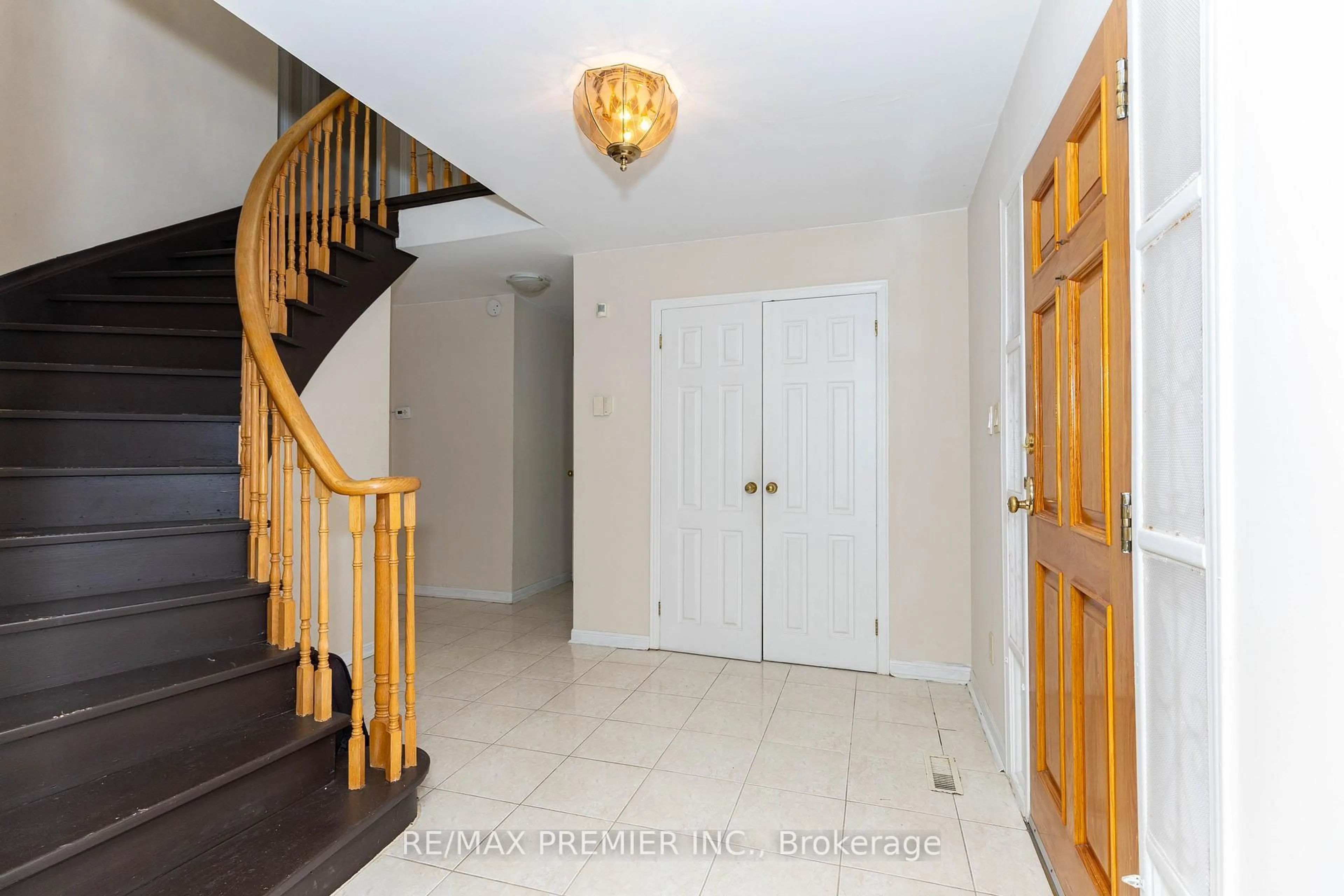 Indoor entryway for 3161 Bayview Ave, Toronto Ontario M2K 1G2