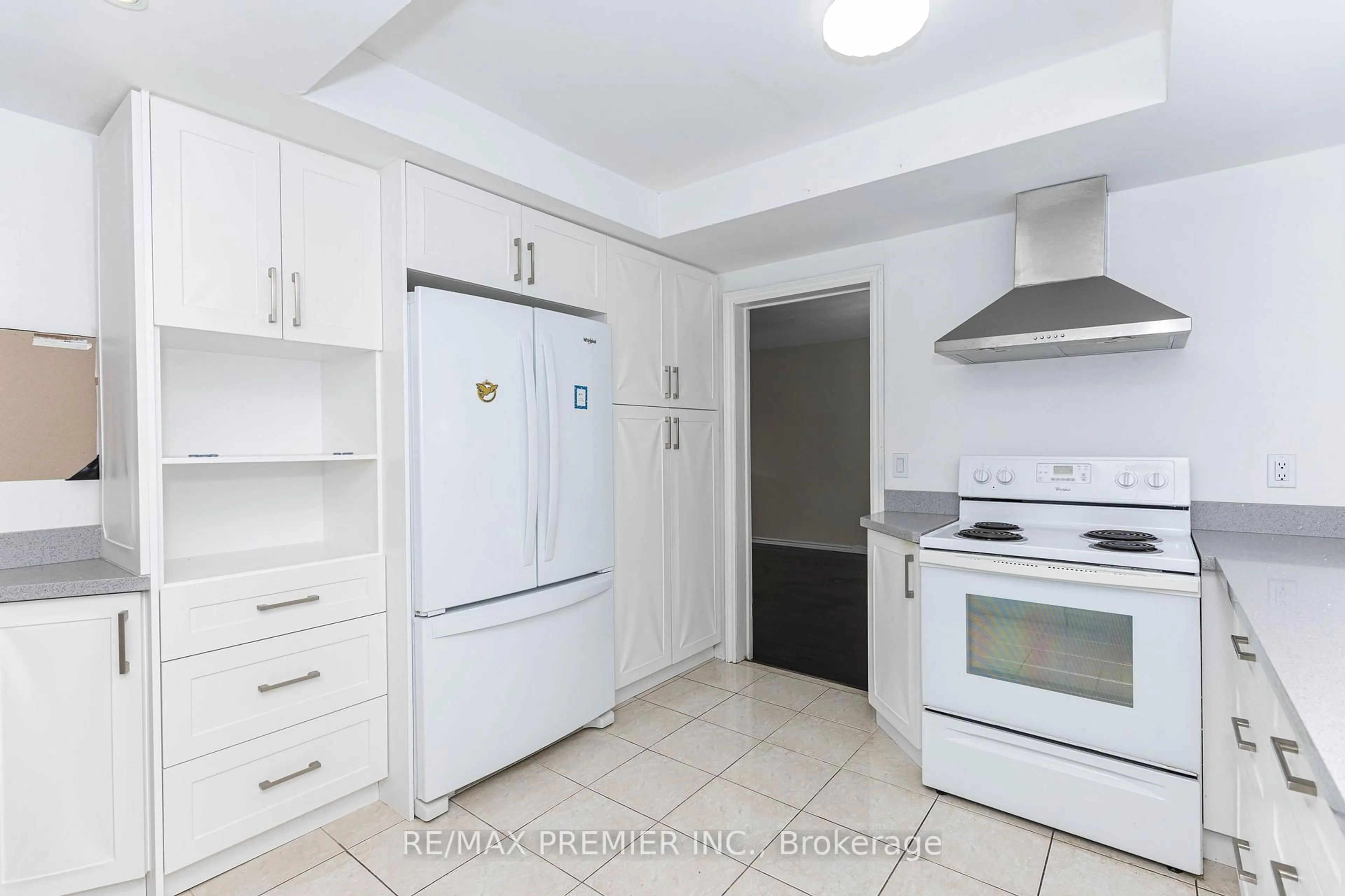 Standard kitchen, unknown for 3161 Bayview Ave, Toronto Ontario M2K 1G2