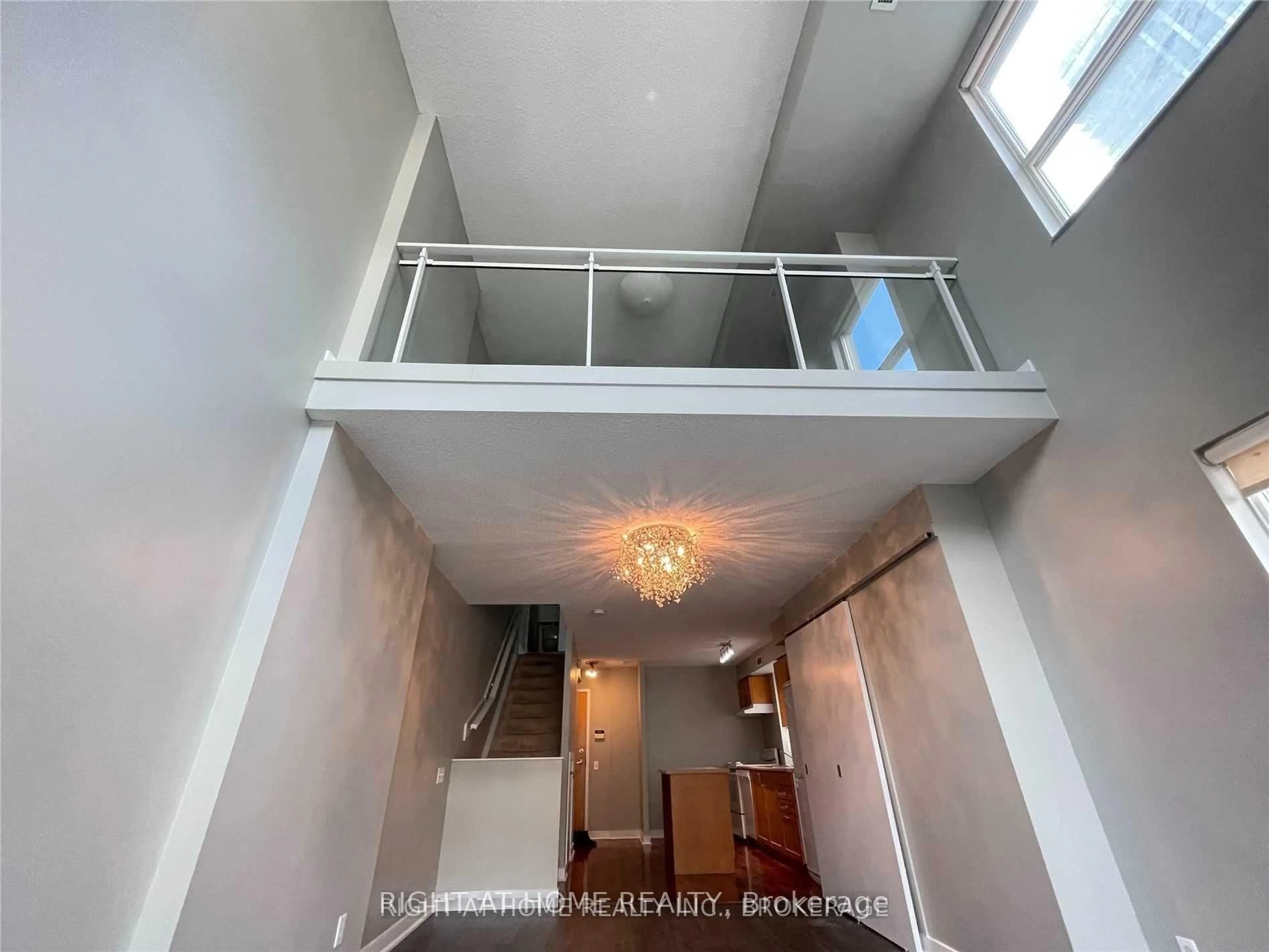 Indoor foyer for 77 Lombard St #501, Toronto Ontario M5C 3E1