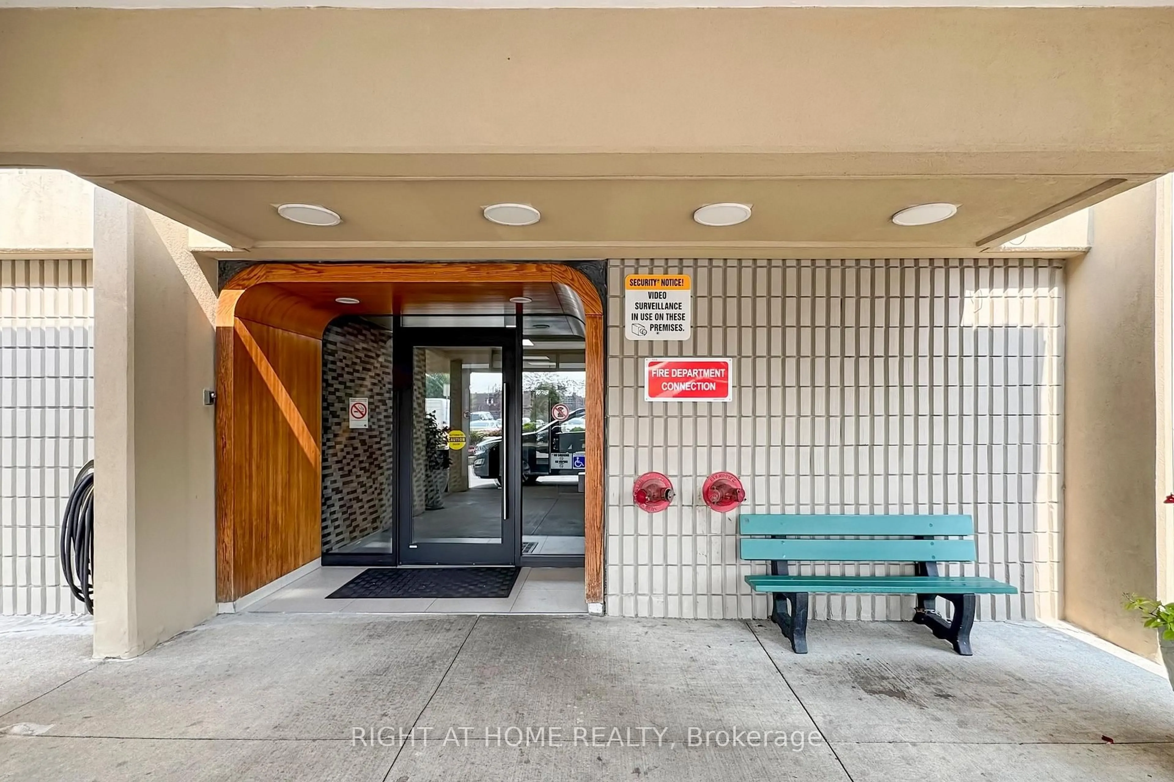 Unknown for 1338 York Mills Rd #702, Toronto Ontario M3A 3M3