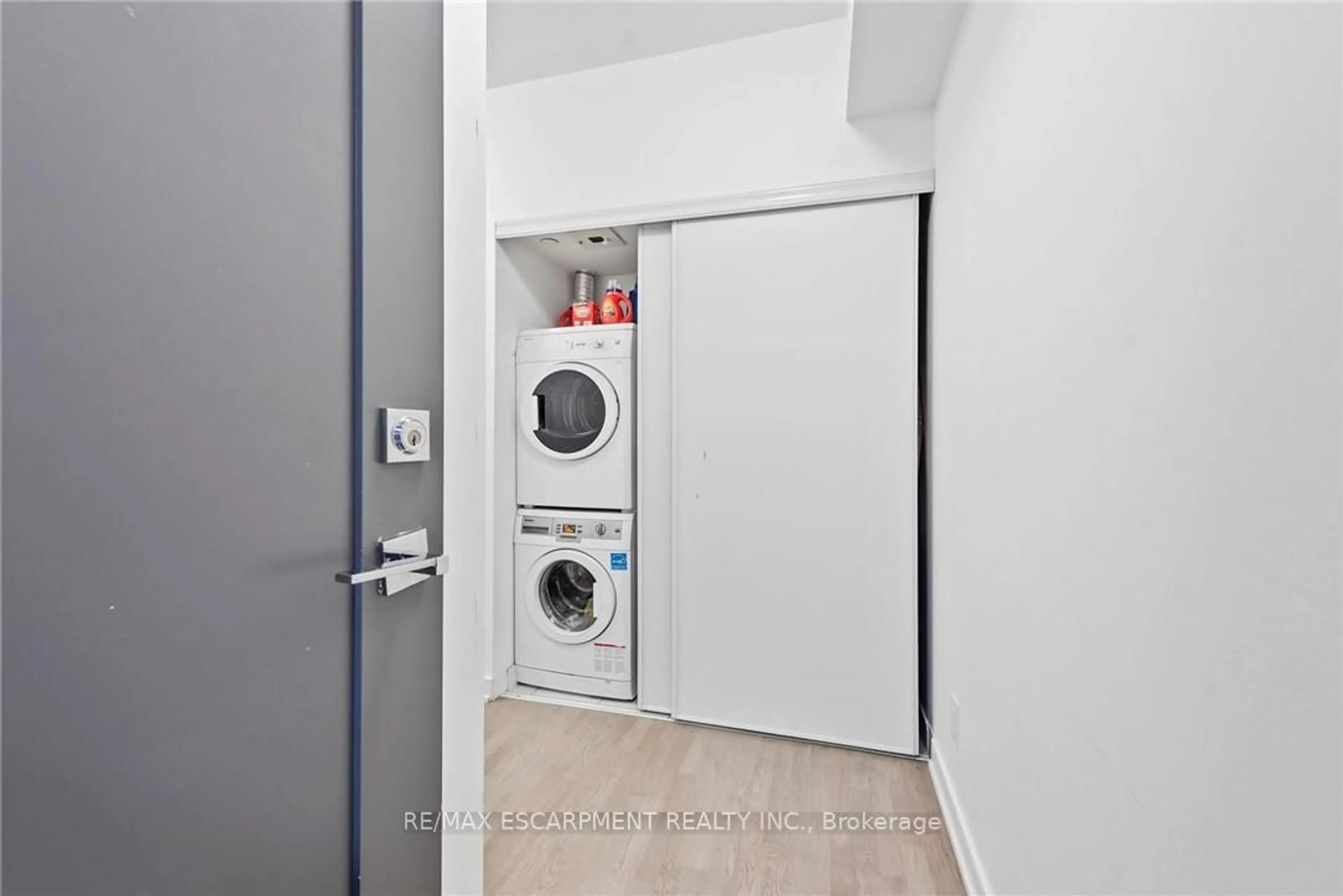 Laundry room for 57 St Joseph St #206, Toronto Ontario M5S 0C5