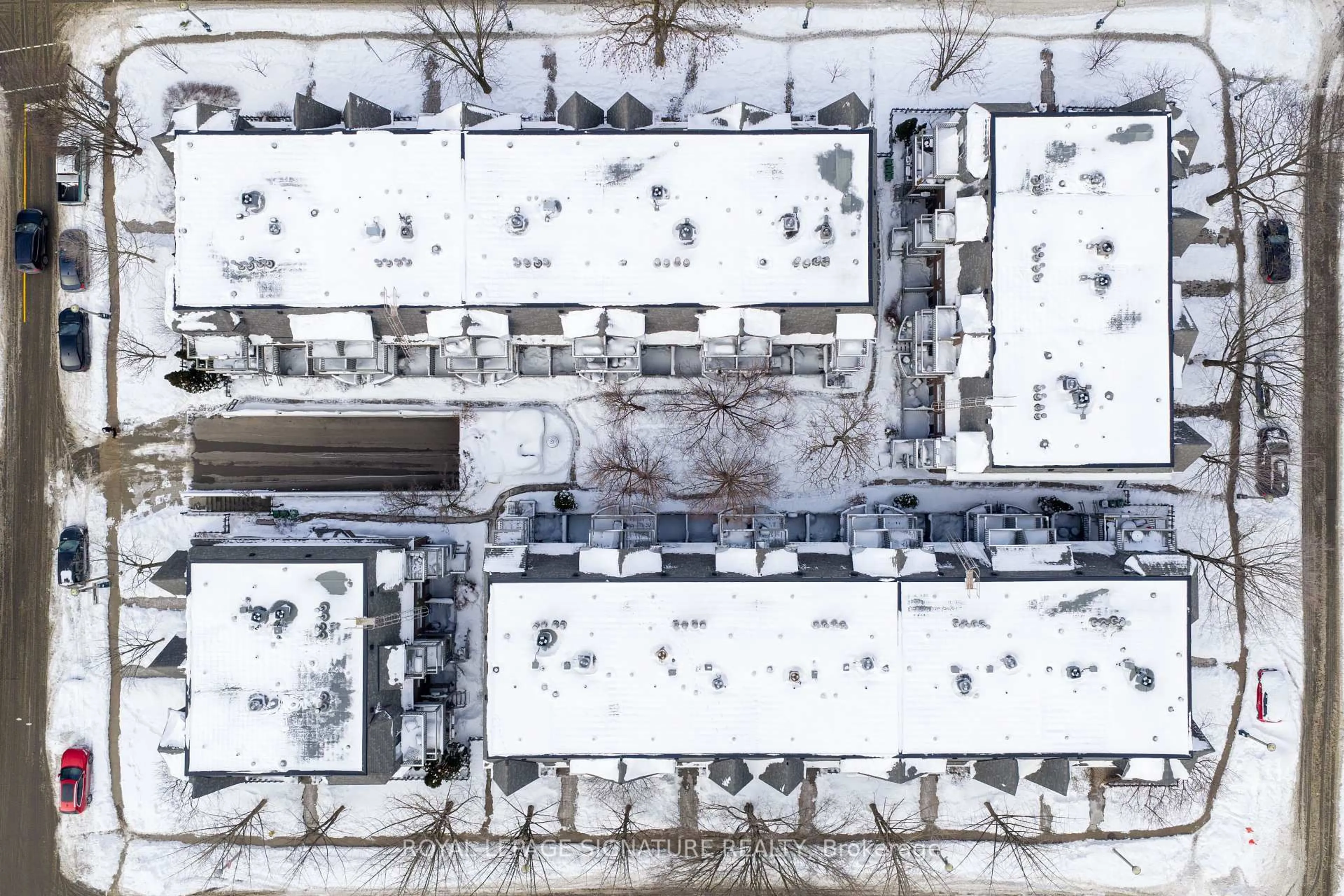 A pic from outside/outdoor area/front of a property/back of a property/a pic from drone, building for 32 Massey St #D, Toronto Ontario M6J 3W4