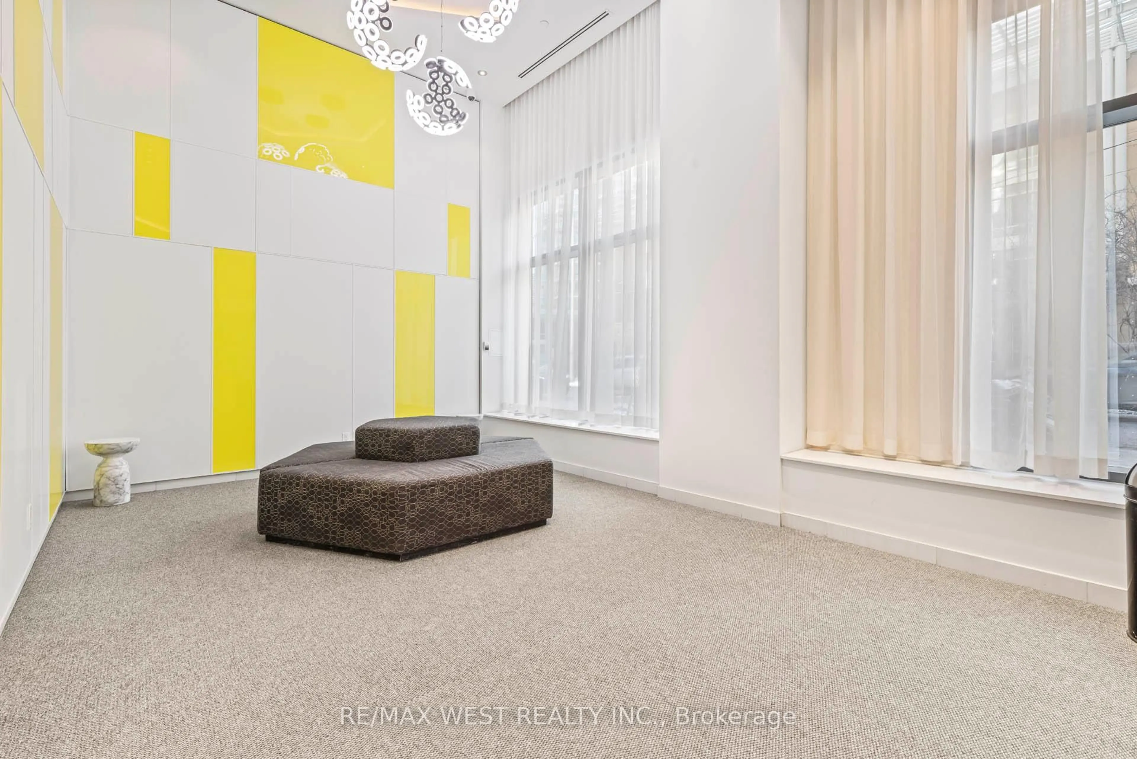 Unknown for 159 Wellesley St #1010, Toronto Ontario M4Y 0H5