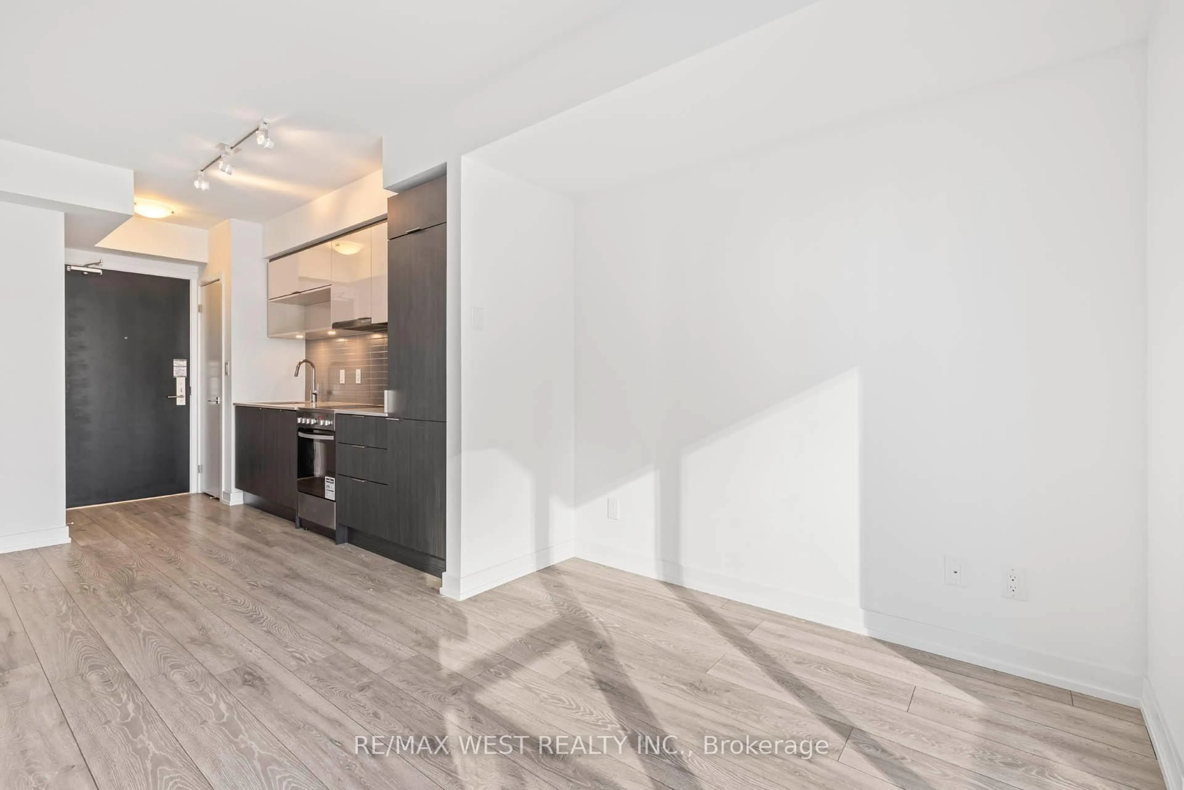 Unknown for 159 Wellesley St #1010, Toronto Ontario M4Y 0H5