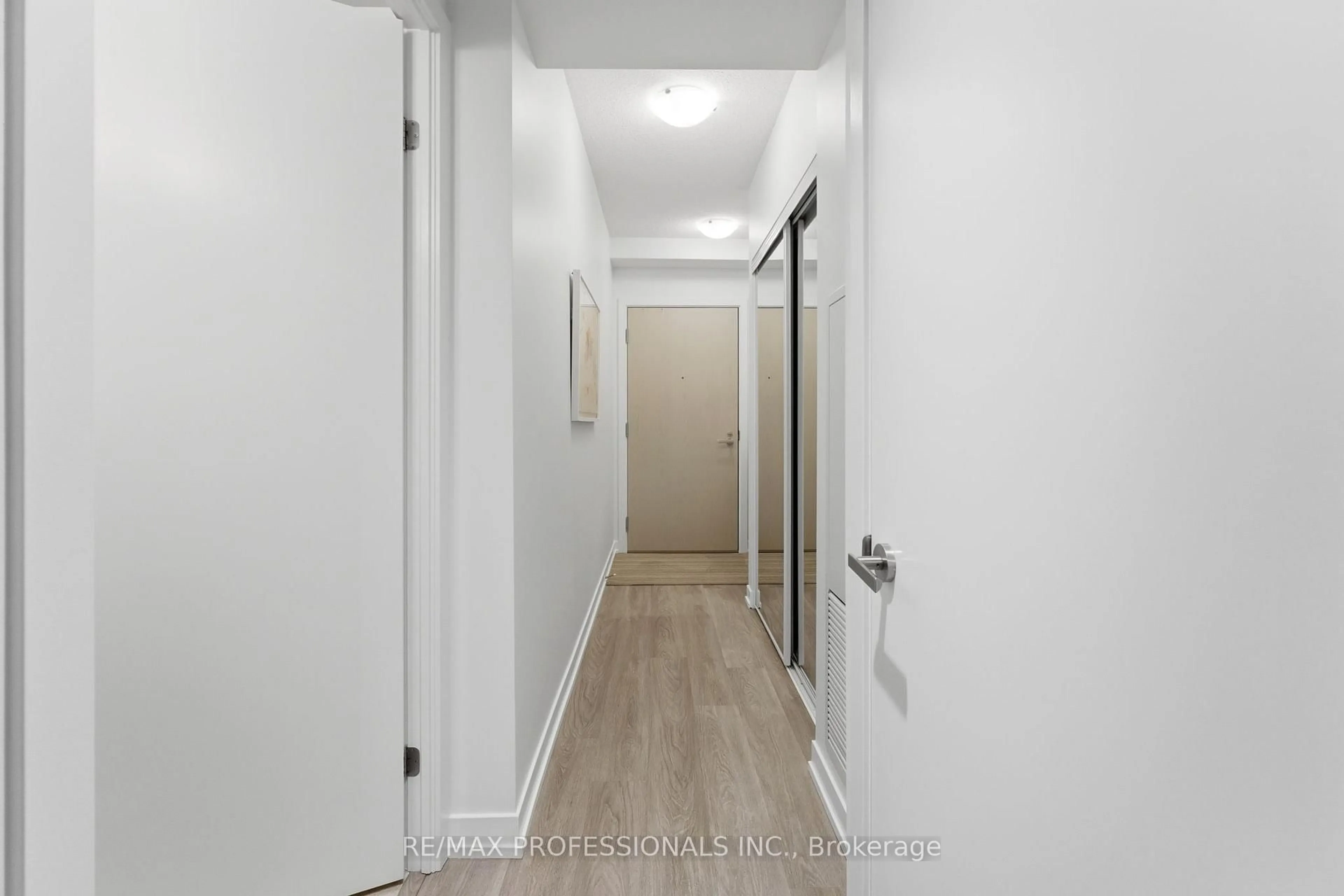 Indoor entryway for 55 Cooper St #2005, Toronto Ontario M5E 0G1