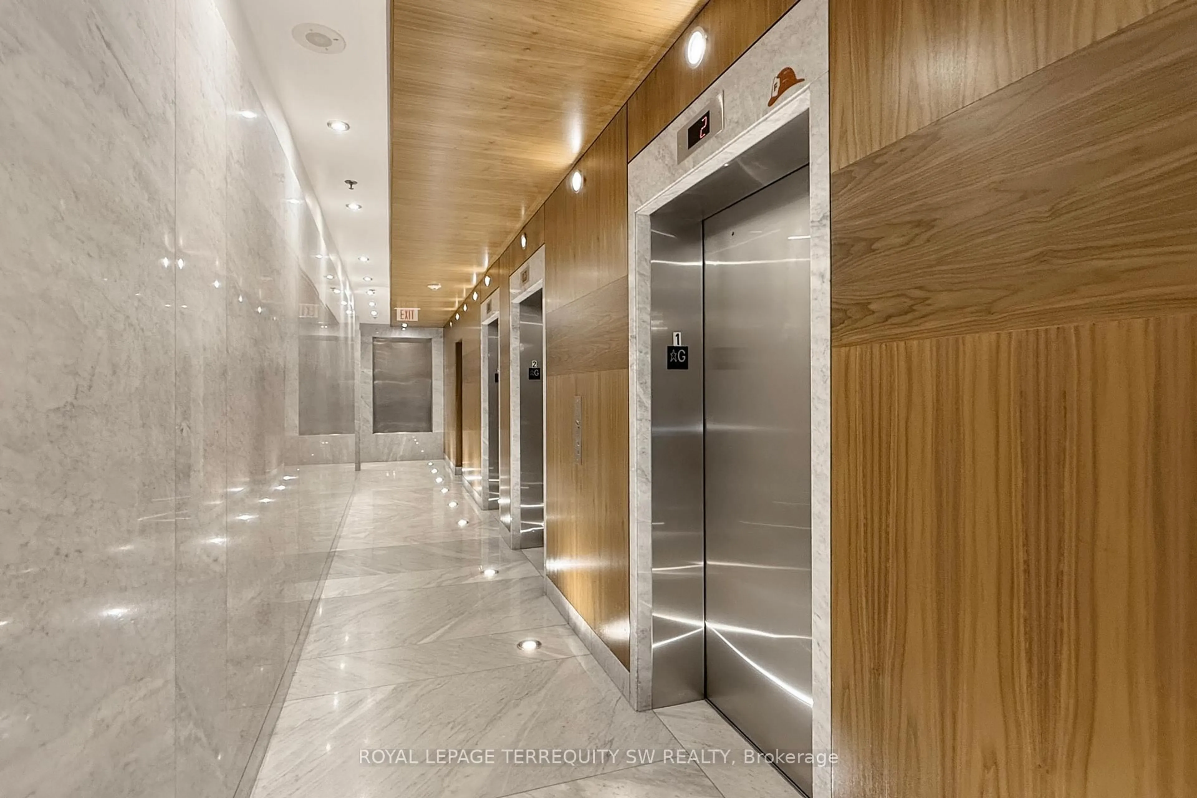 Indoor foyer for 85 Bloor St #1612, Toronto Ontario M4W 3Y1