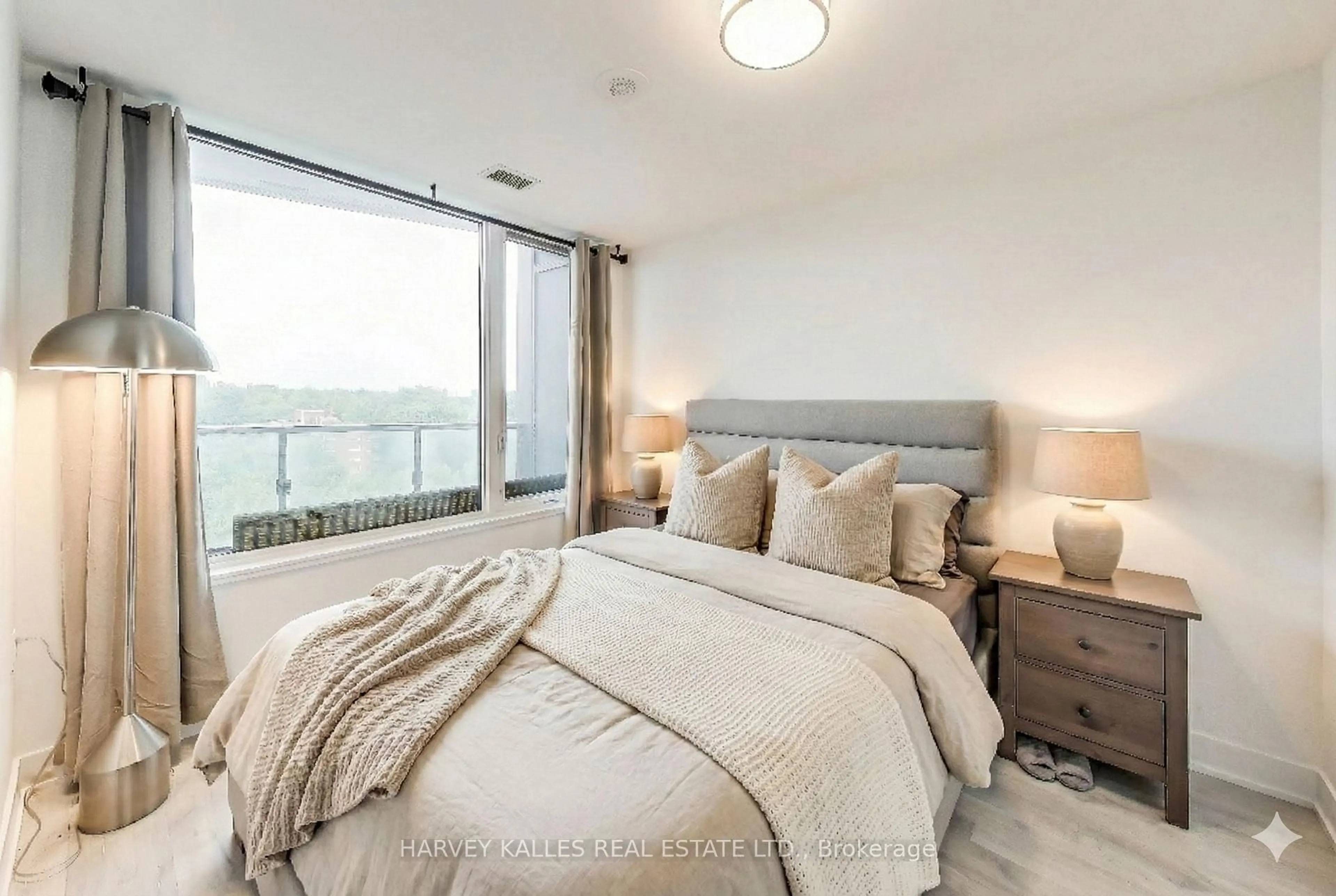 Bedroom with bed, unknown for 585 Bloor St #515, Toronto Ontario M4W 0B3