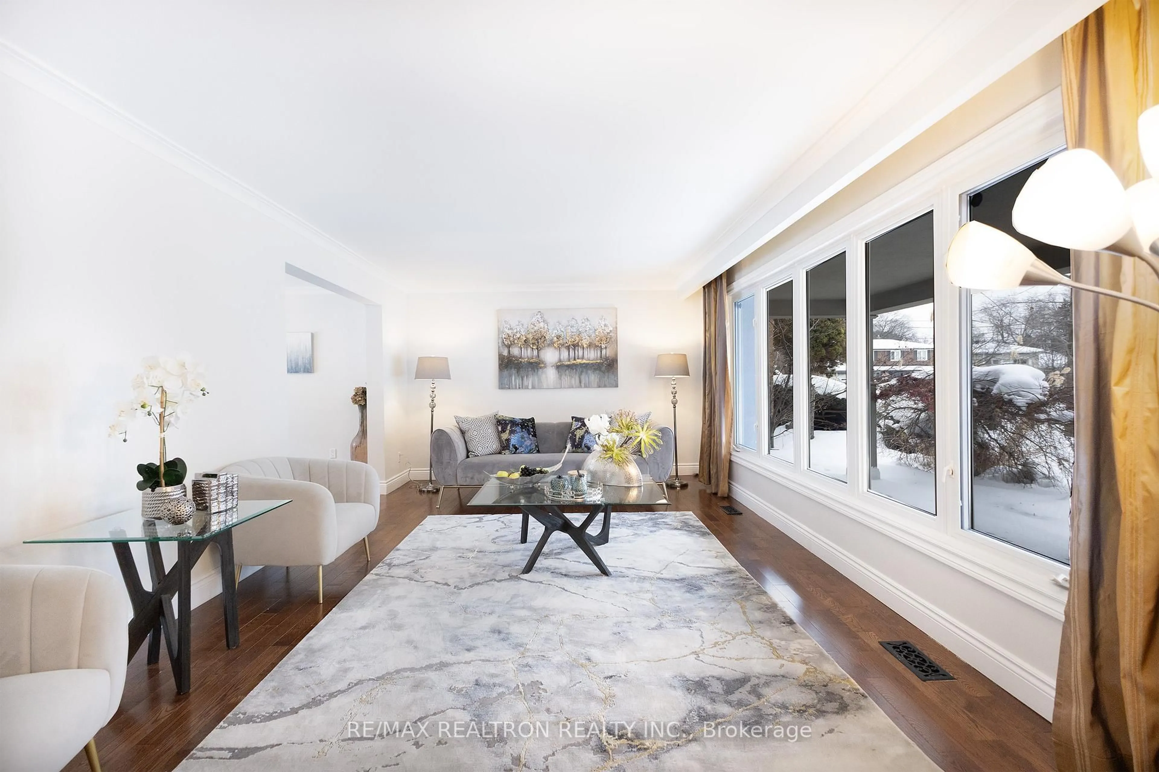 Living room with furniture, unknown for 4 Silvergrove Rd, Toronto Ontario M2L 2N6