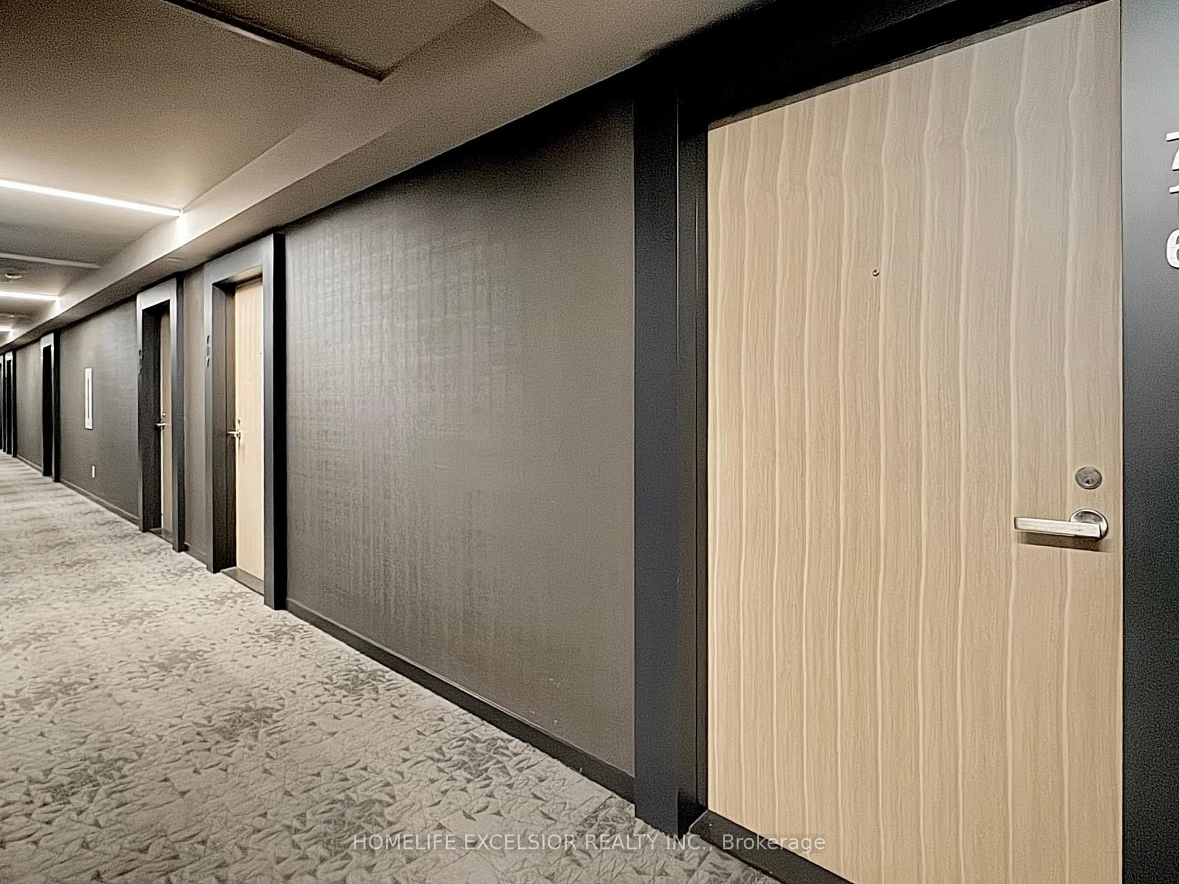 Indoor foyer for 5 Soudan Ave #716, Toronto Ontario M4S 0B1