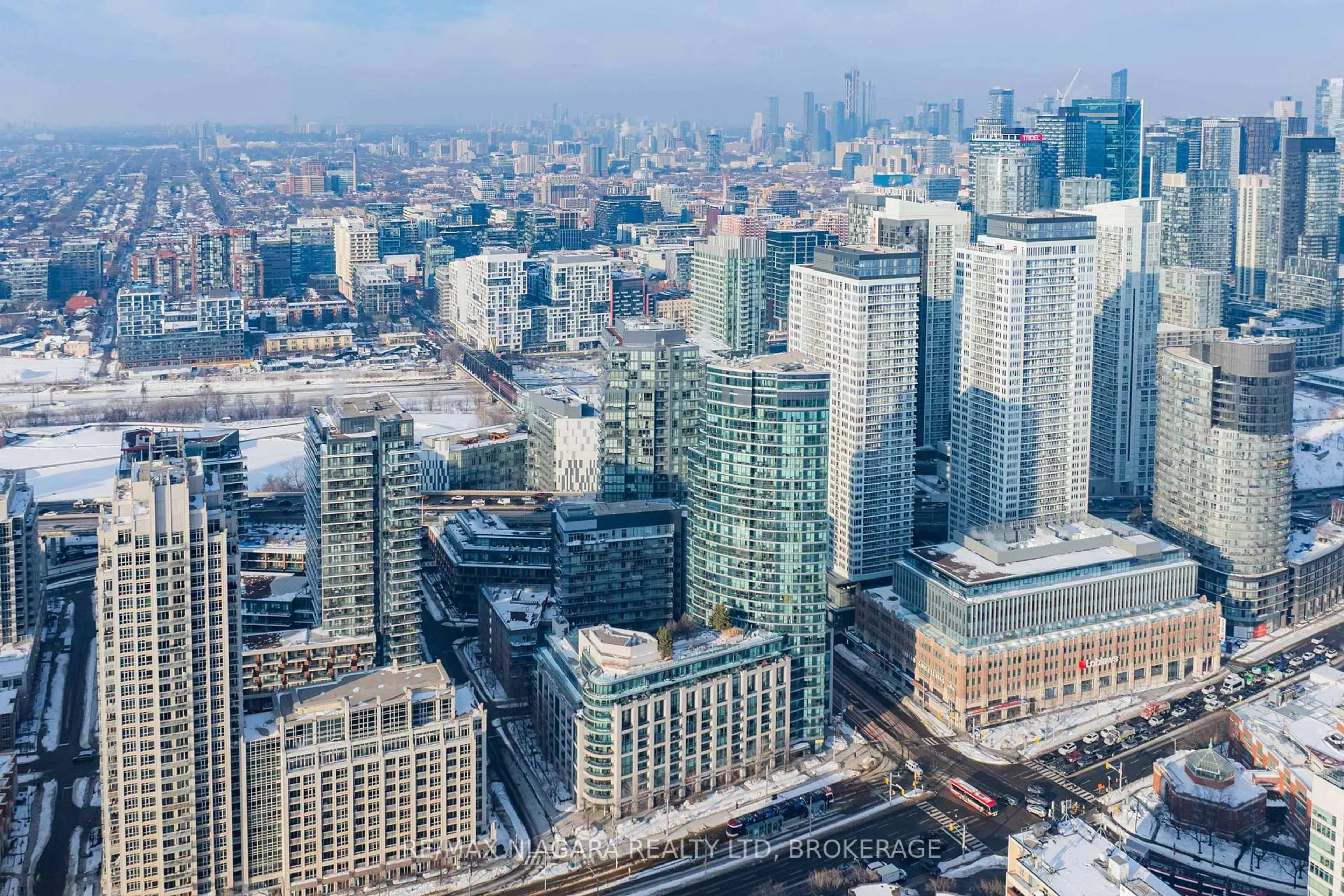 A pic from outside/outdoor area/front of a property/back of a property/a pic from drone, city buildings view from balcony for 600 Fleet St #1601, Toronto Ontario M5V 1B7