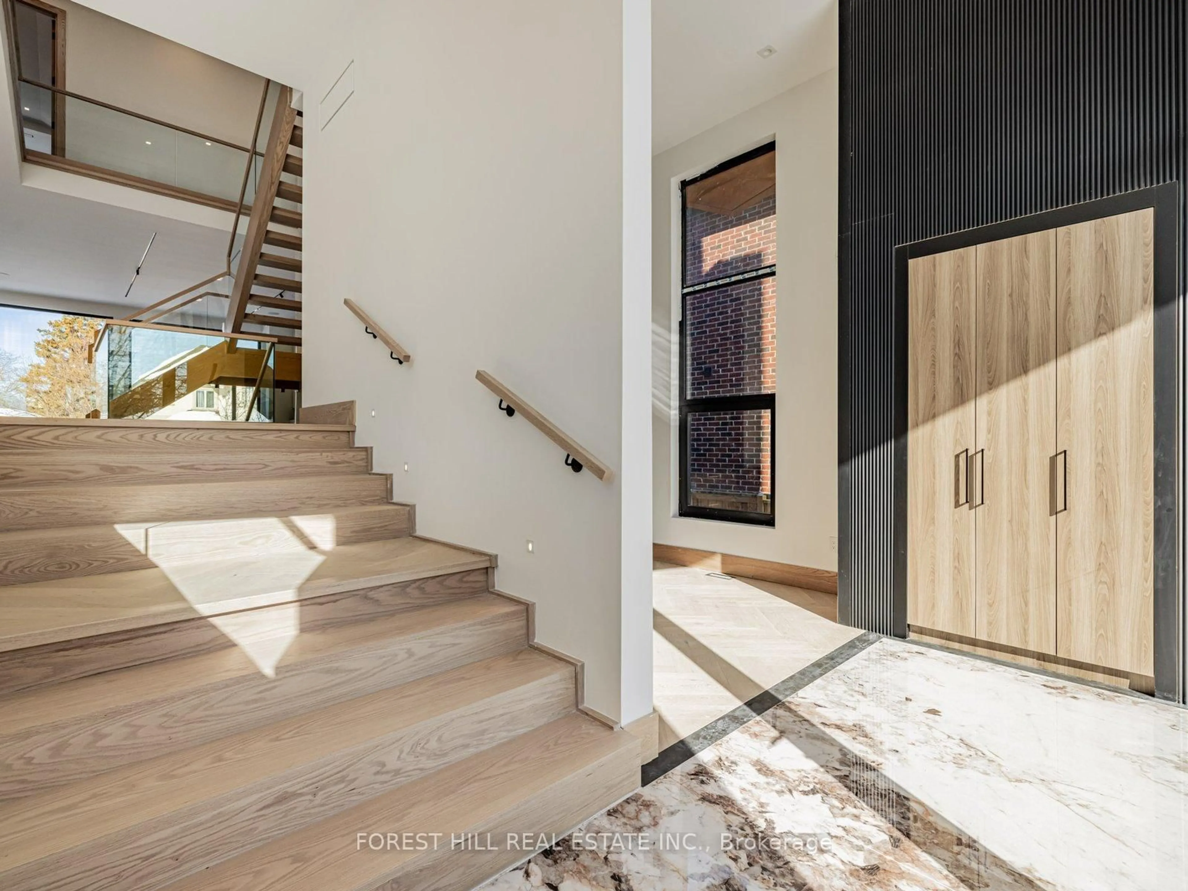 Indoor entryway for 492 Hounslow Ave, Toronto Ontario M2R 1J2