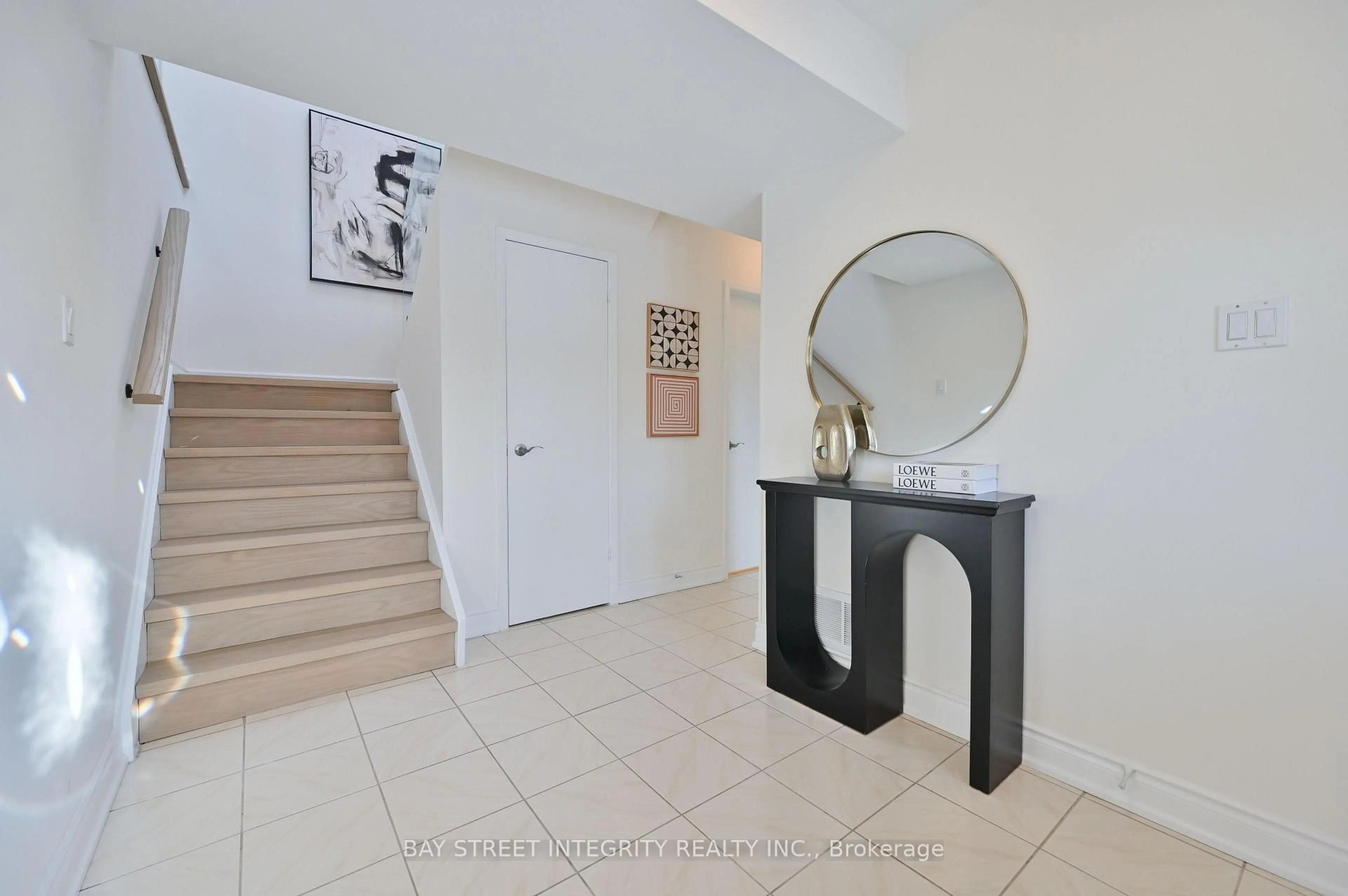 Indoor foyer for 85 Angus Dr, Toronto Ontario M2J 2W9