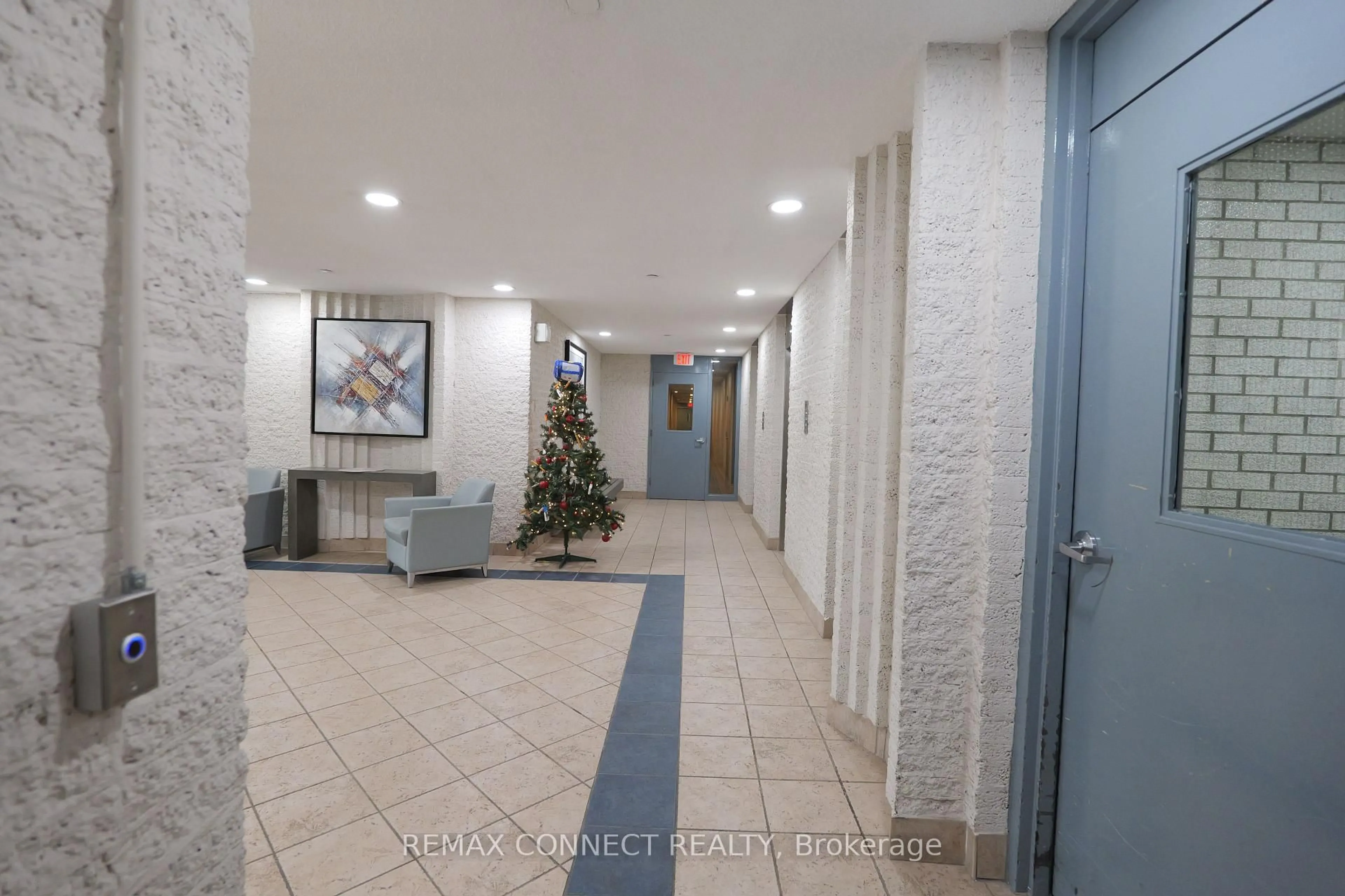 Indoor foyer for 1360 York Mills Rd #912, Toronto Ontario M3A 2A2