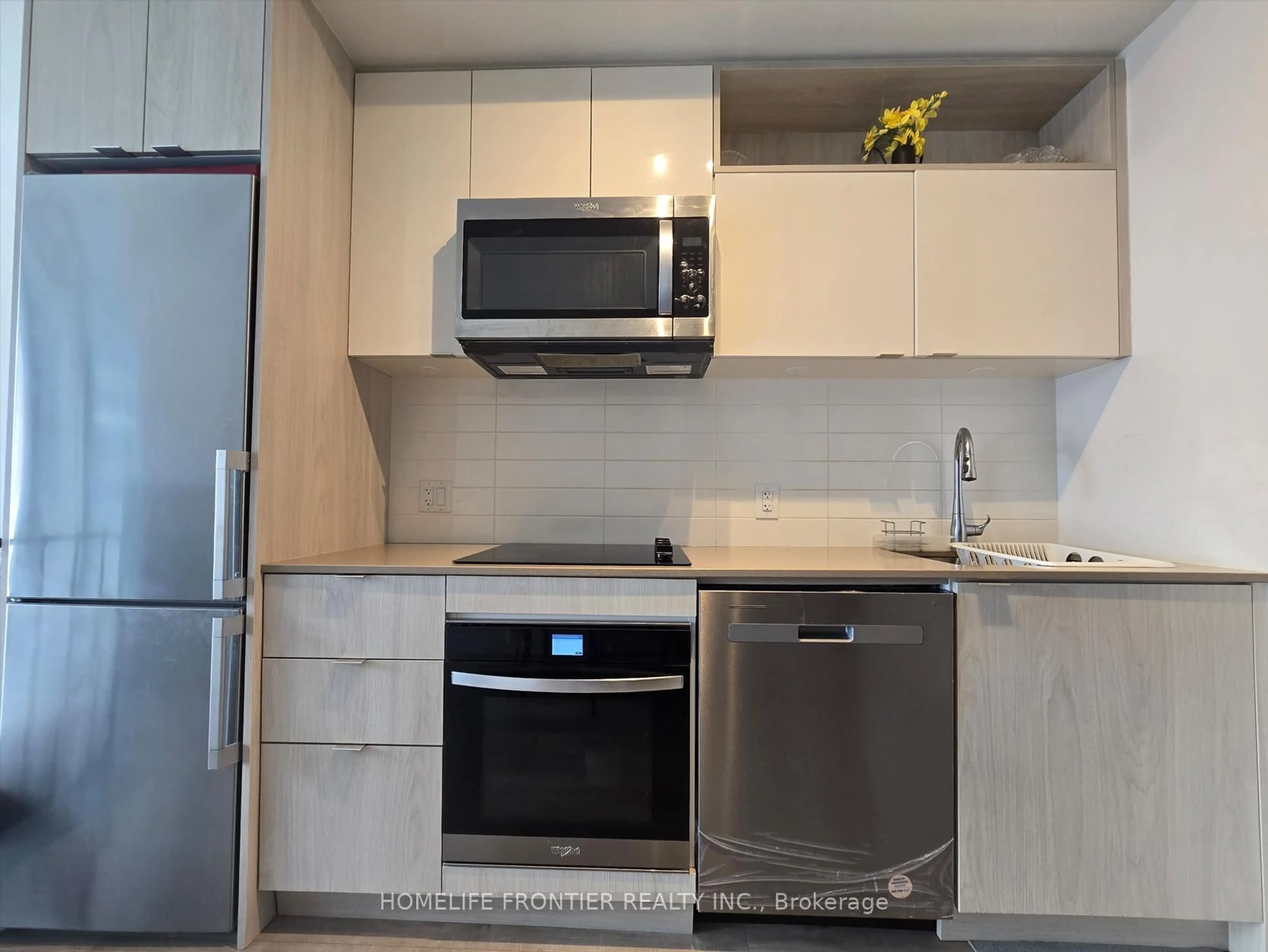 Standard kitchen, unknown for 70 Princess St #608, Toronto Ontario M5A 0X6