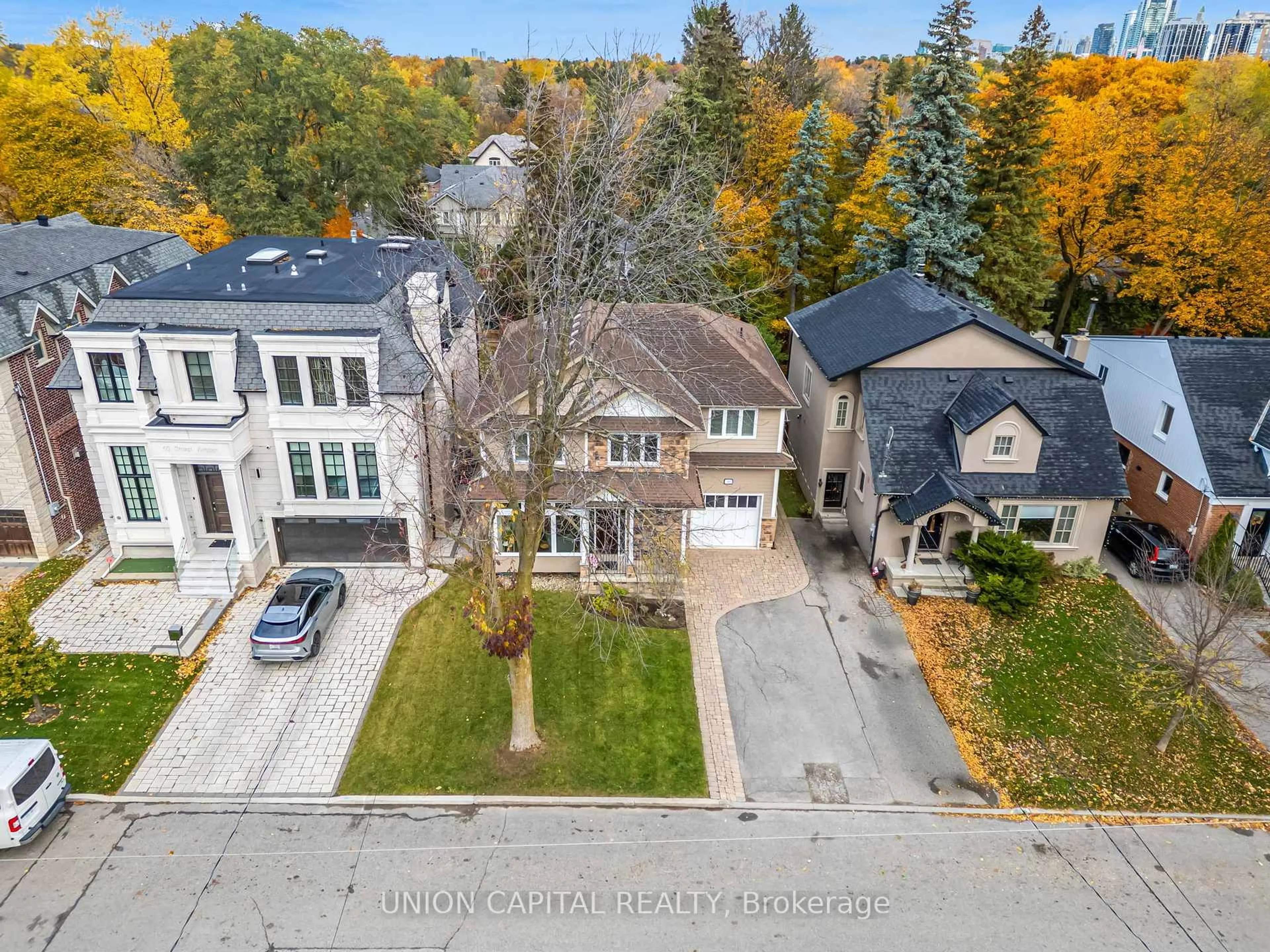 A pic from outside/outdoor area/front of a property/back of a property/a pic from drone, street for 58 Stuart Ave, Toronto Ontario M2N 1B3