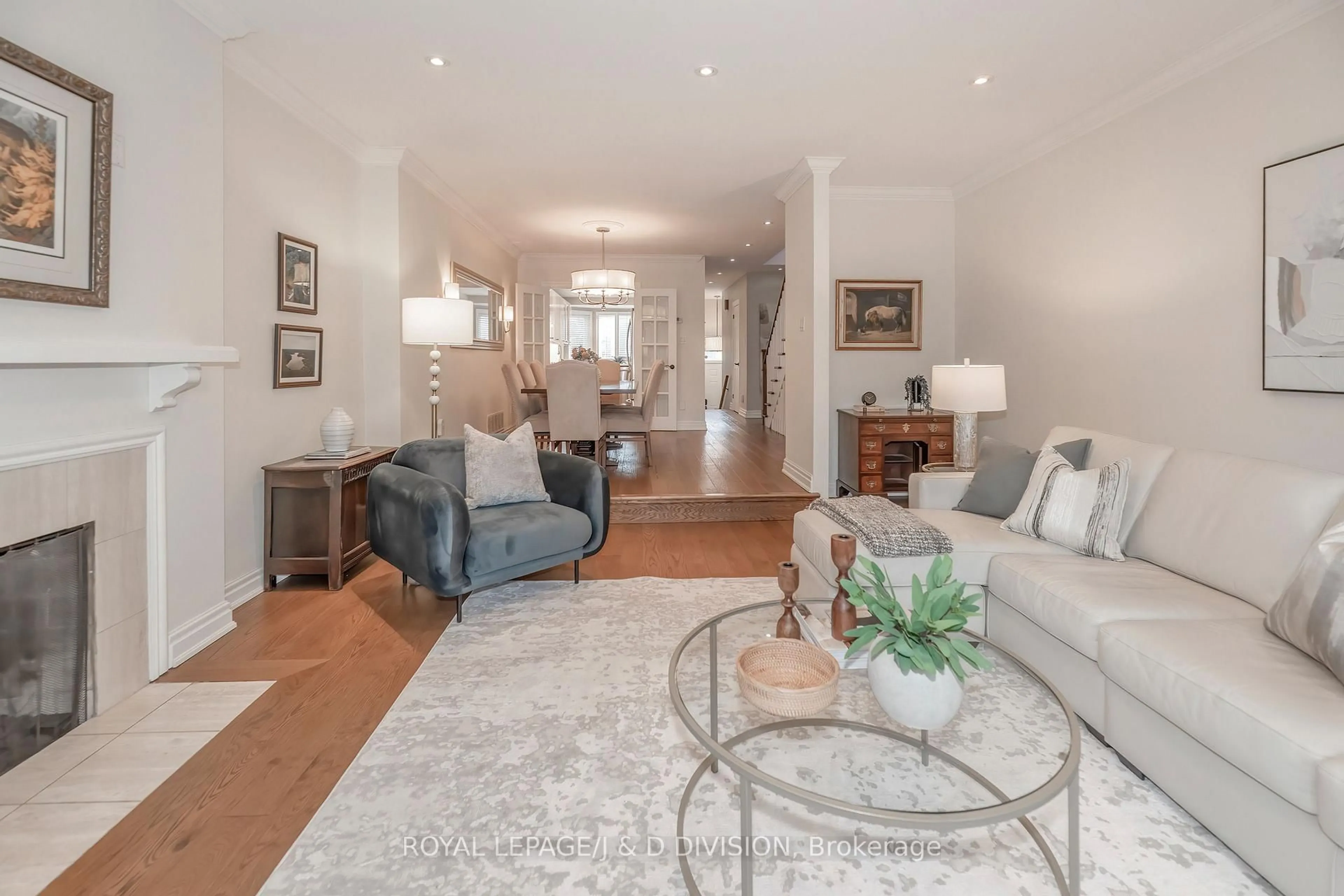 Living room with furniture, unknown for 112 Glenforest Rd, Toronto Ontario M4N 1Z9