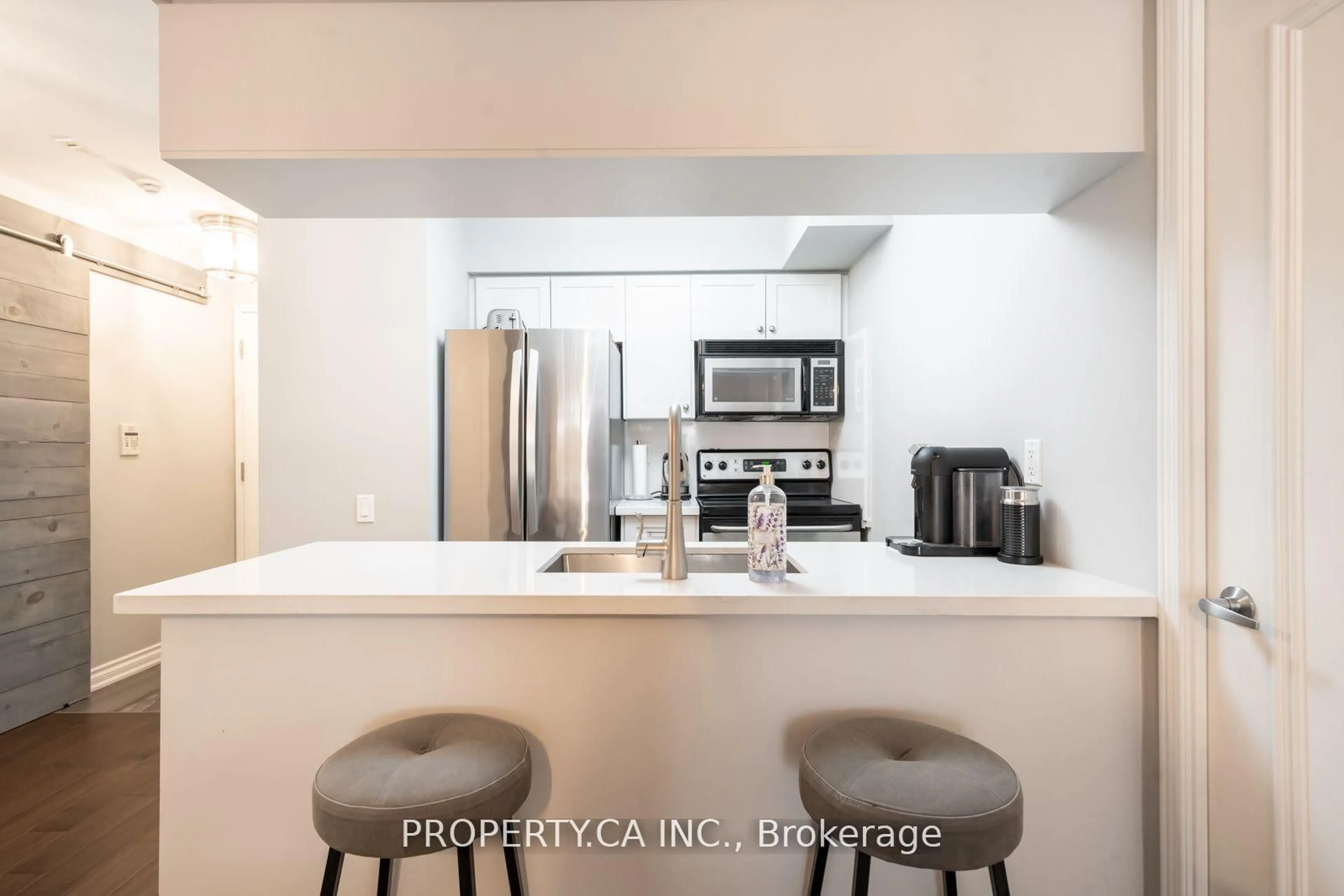 Unknown for 60 St Clair Ave #202, Toronto Ontario M4V 1M1