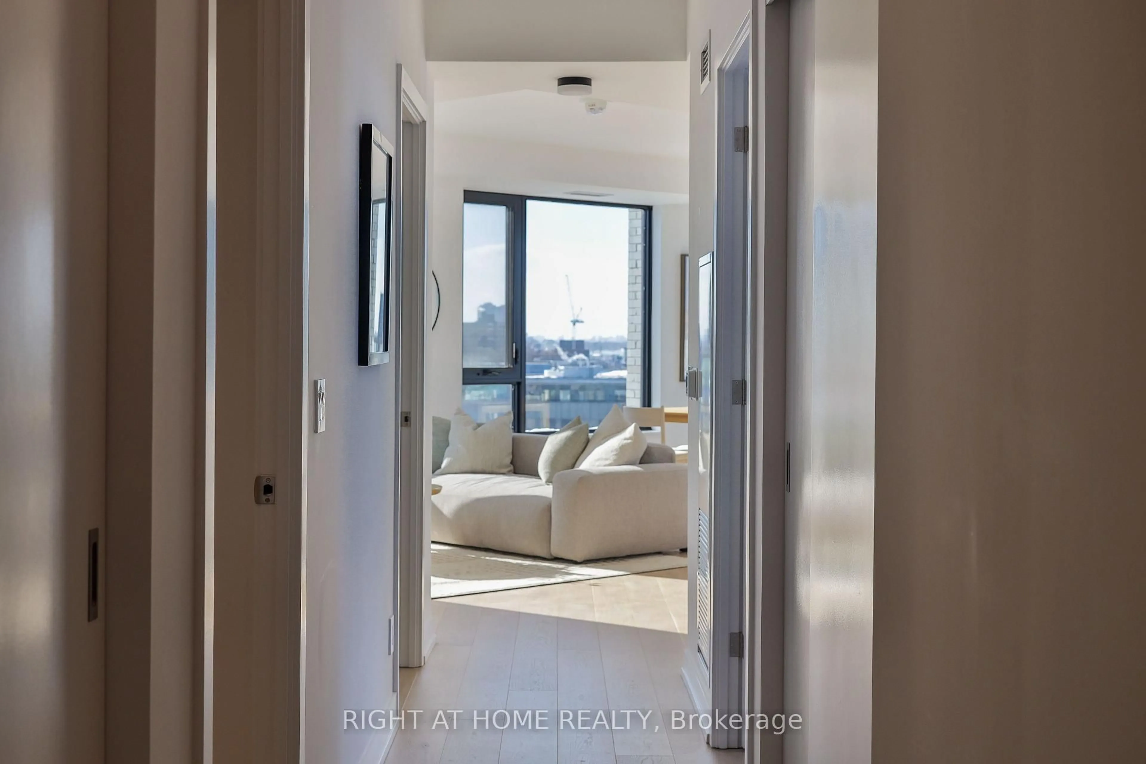 Indoor entryway for 200 Sudbury St #905, Toronto Ontario M6J 0H1