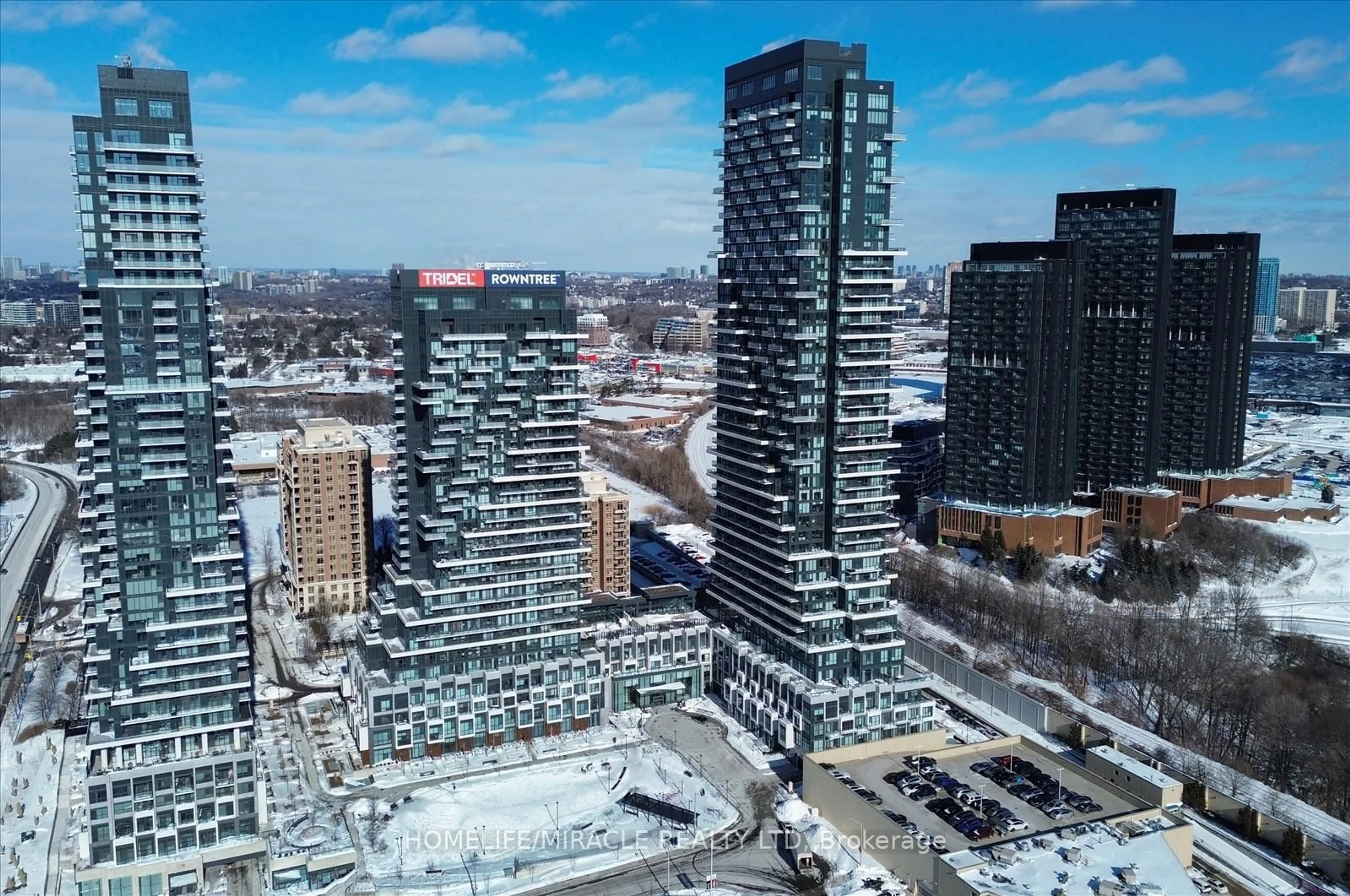 A pic from outside/outdoor area/front of a property/back of a property/a pic from drone, city buildings view from balcony for 30 Inn On The Park Dr #512, Toronto Ontario M3C 0P7