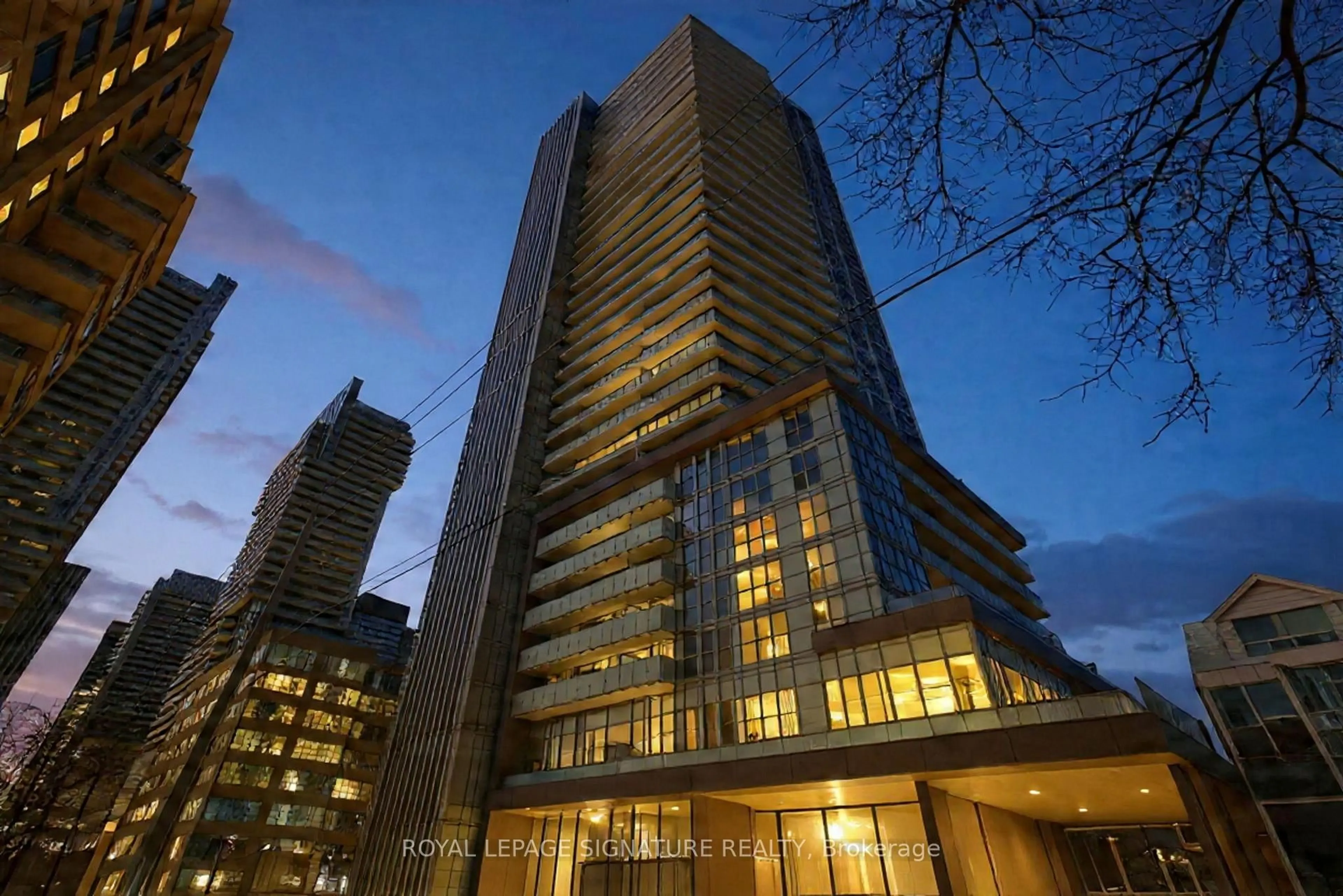 Indoor foyer for 125 Redpath Ave #315, Toronto Ontario M4P 1J5
