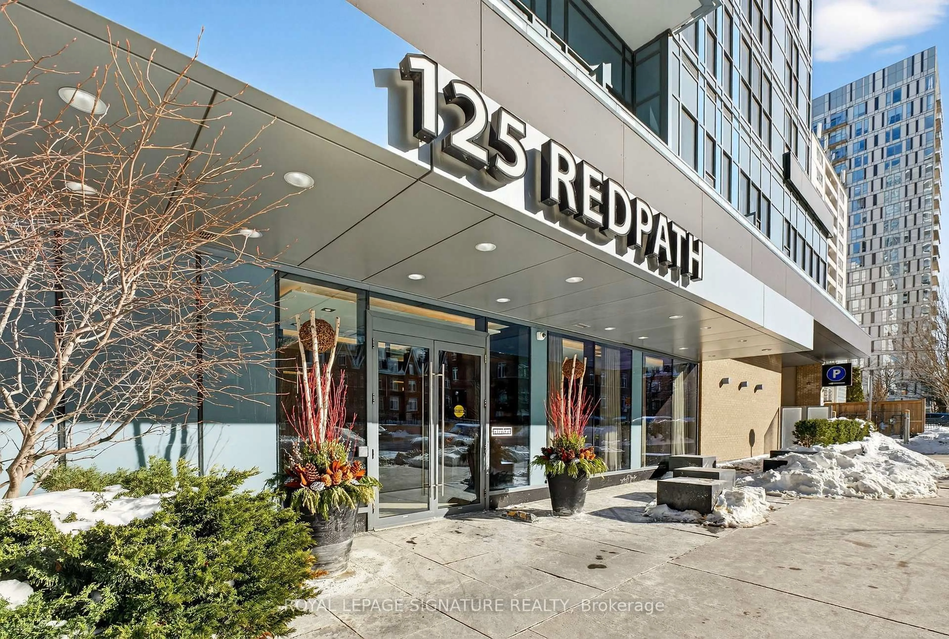 Indoor foyer for 125 Redpath Ave #315, Toronto Ontario M4P 1J5