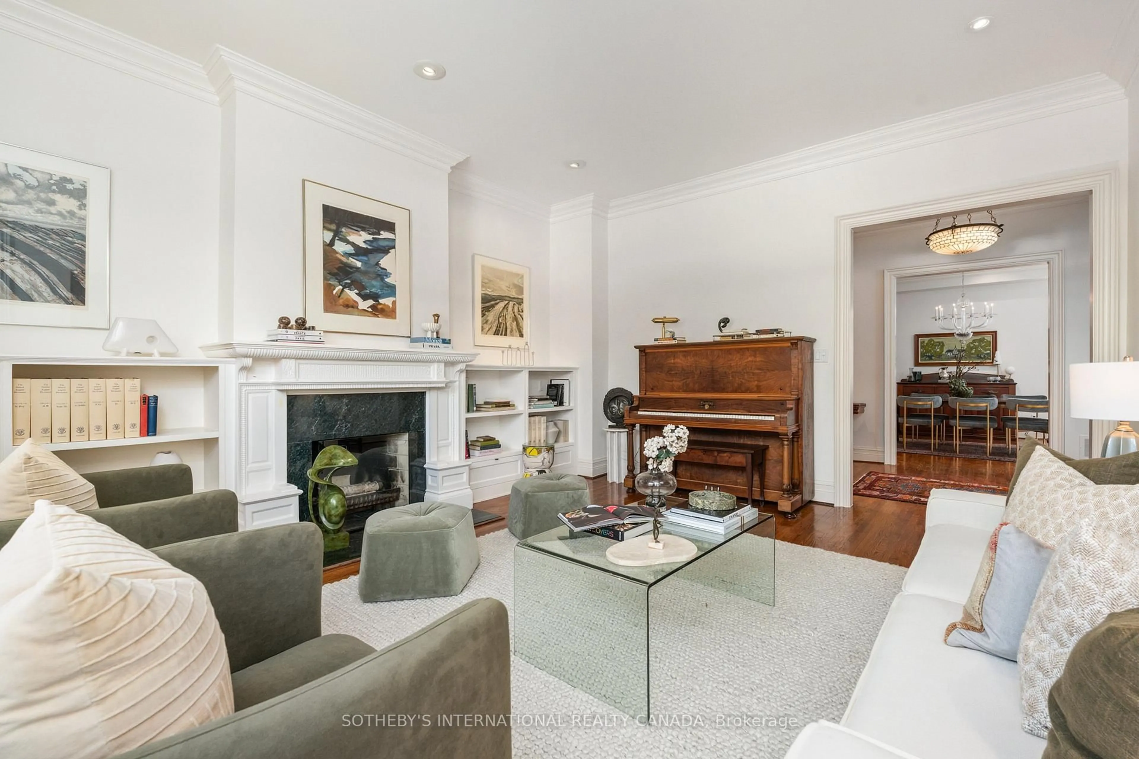 Living room with furniture, unknown for 19 Roxborough St, Toronto Ontario M4W 1V5