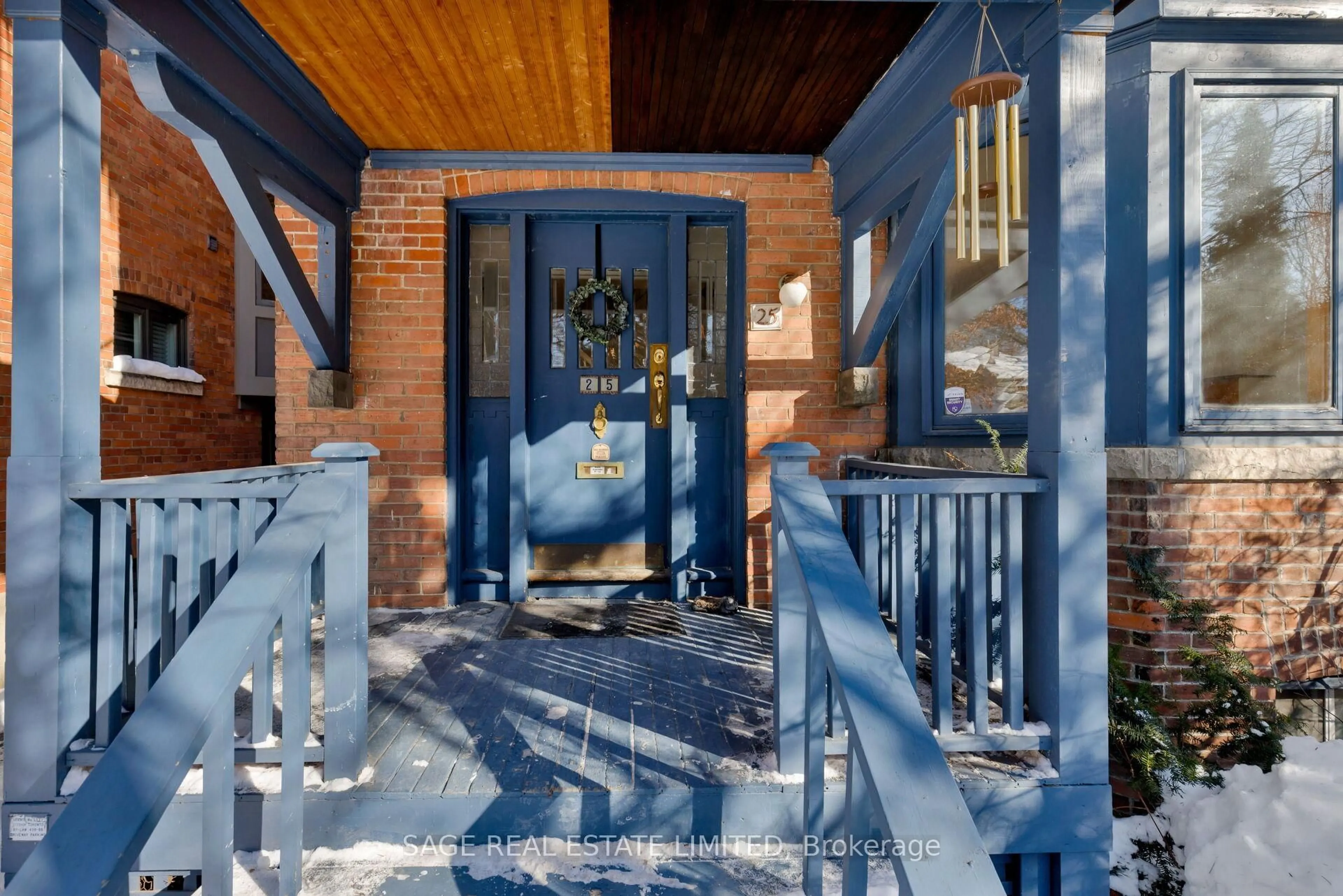Indoor entryway for 25 wells hill Ave, Toronto Ontario M5R 3A5