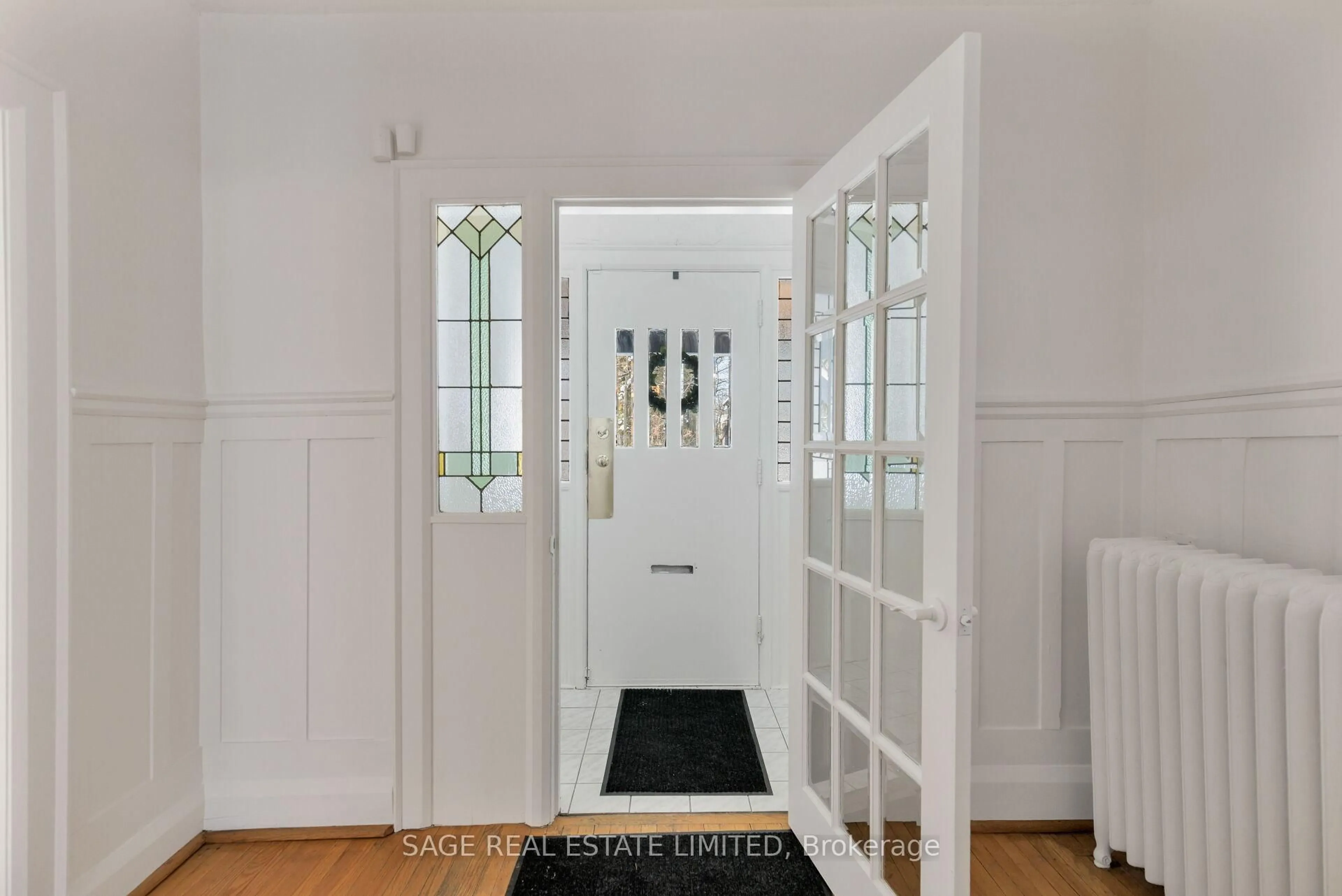 Indoor entryway for 25 wells hill Ave, Toronto Ontario M5R 3A5