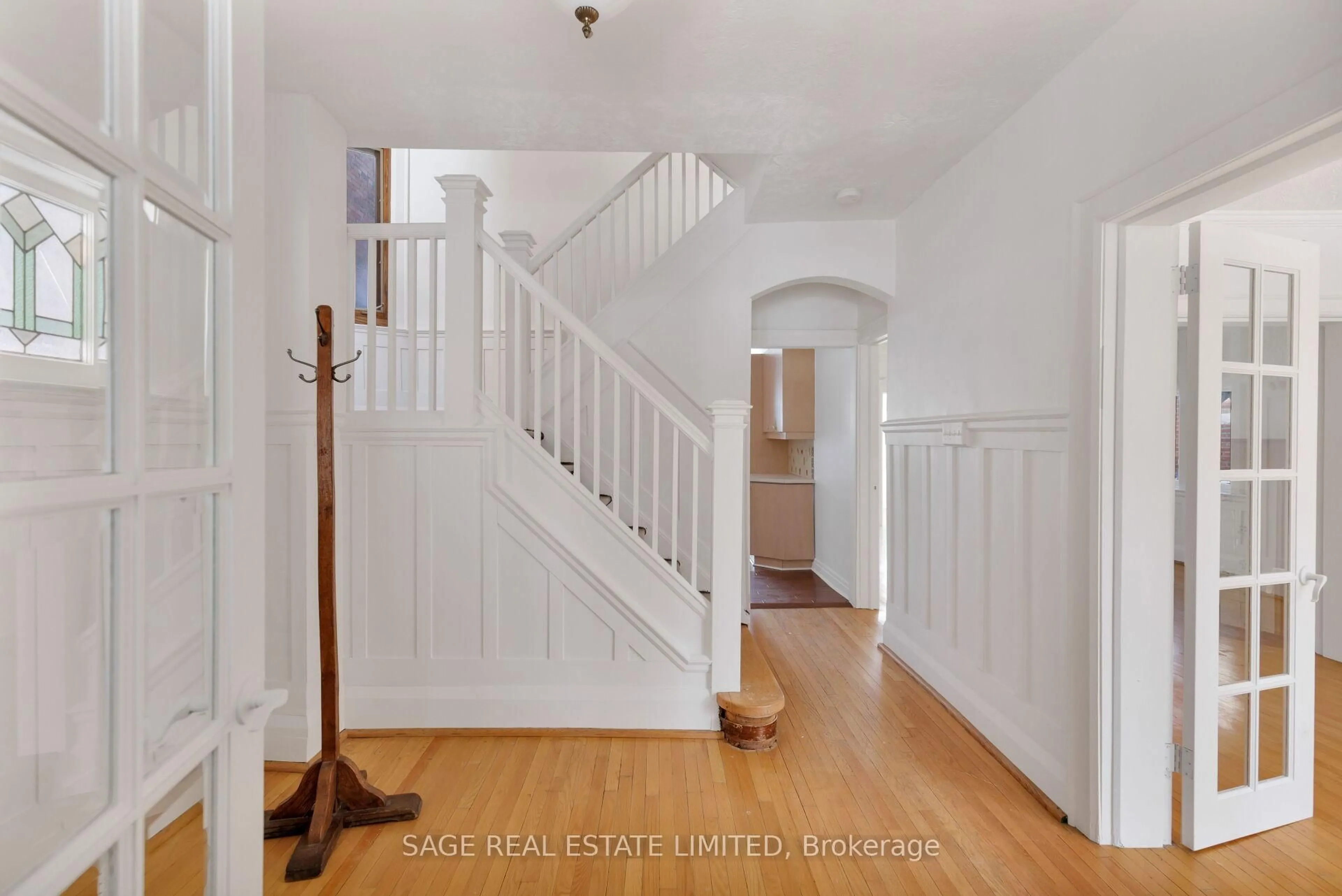 Indoor entryway for 25 wells hill Ave, Toronto Ontario M5R 3A5