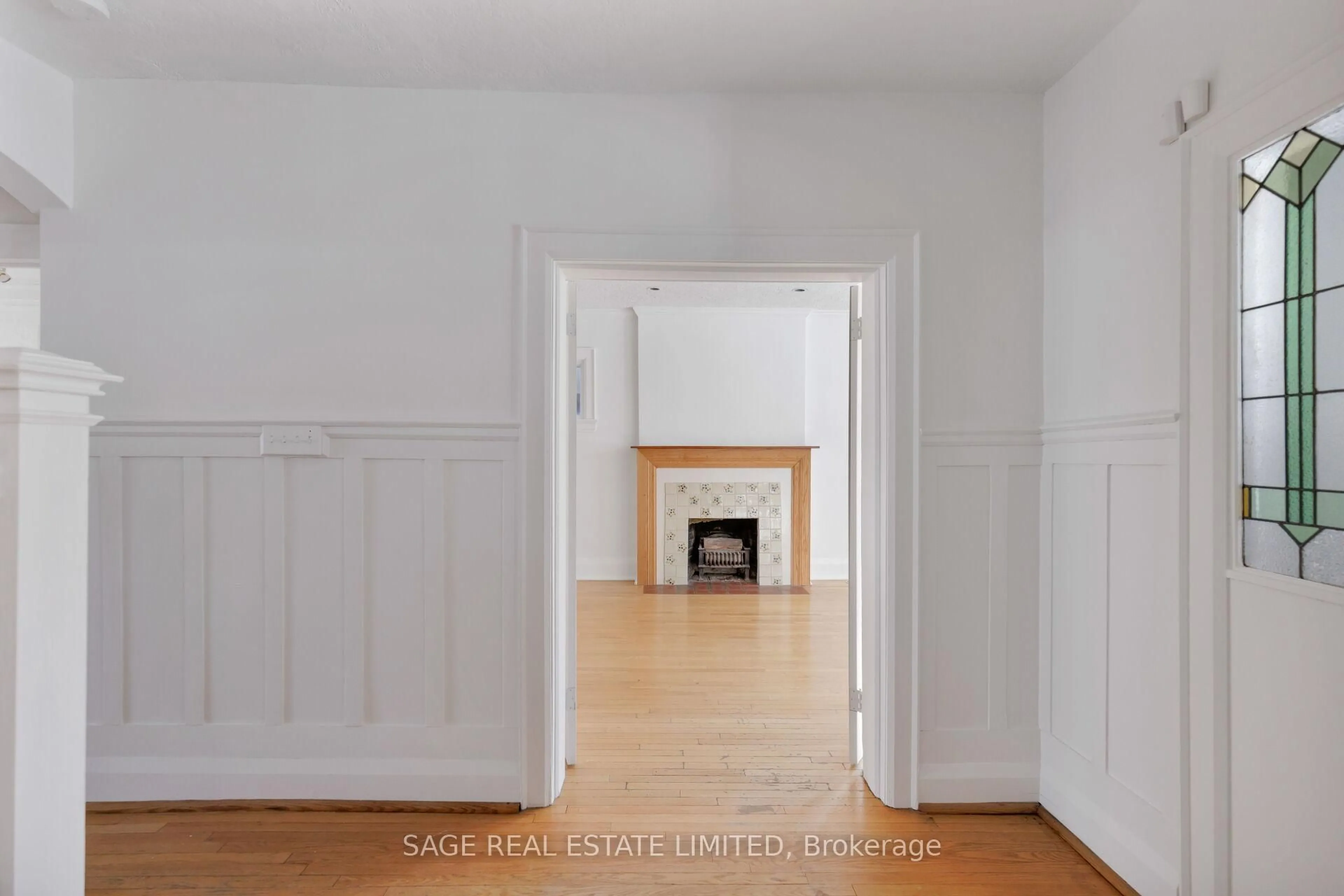 A pic of a room for 25 wells hill Ave, Toronto Ontario M5R 3A5