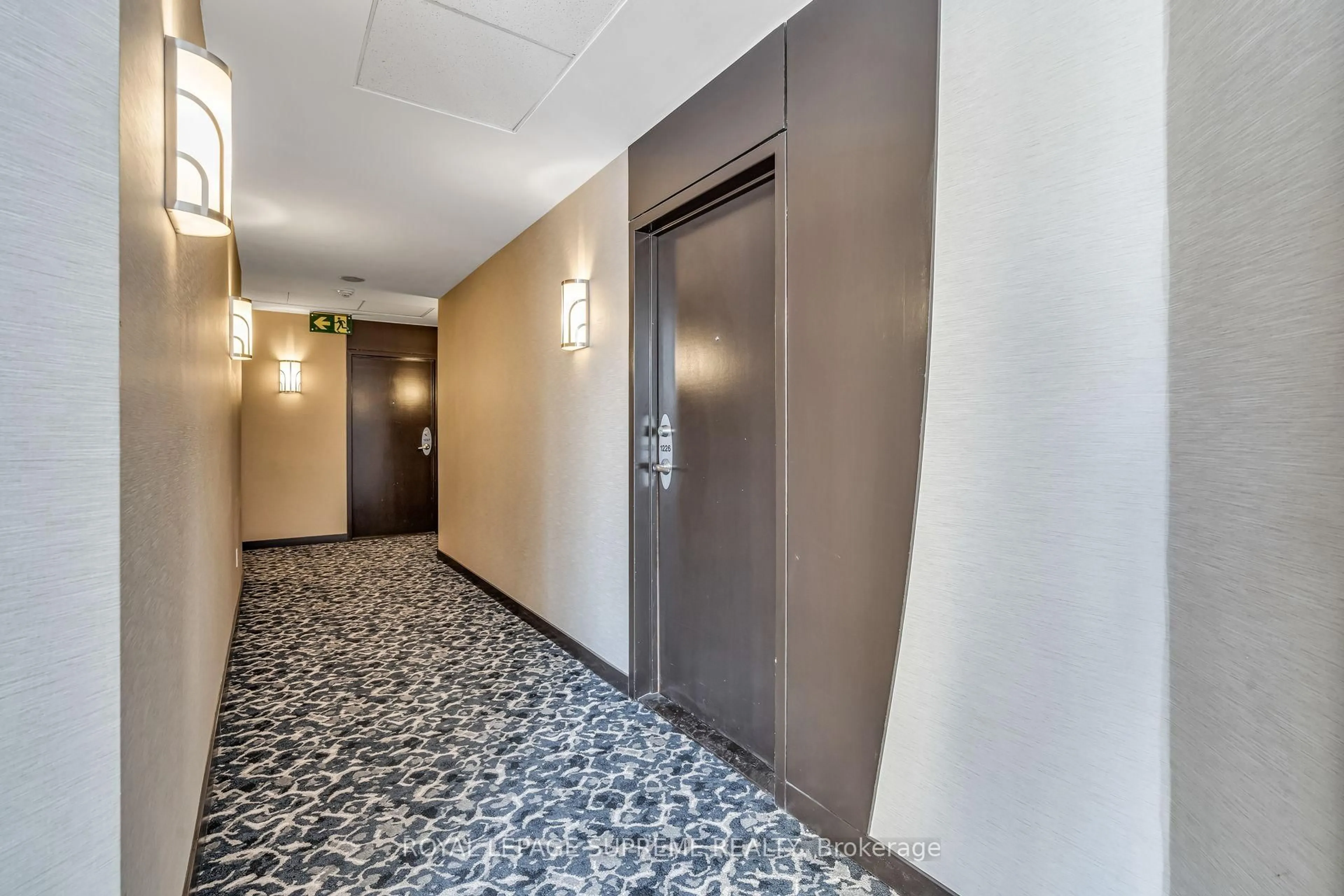 Indoor foyer for 550 Queens Quay #1226, Toronto Ontario M5V 3M8