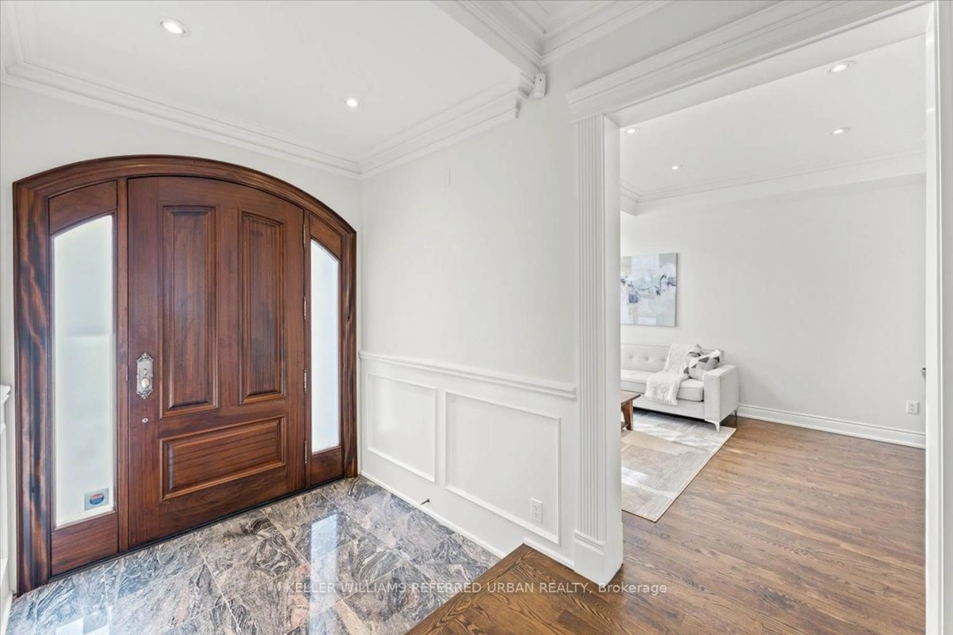 Indoor entryway for 116 Elmhurst Ave, Toronto Ontario M2N 1R8