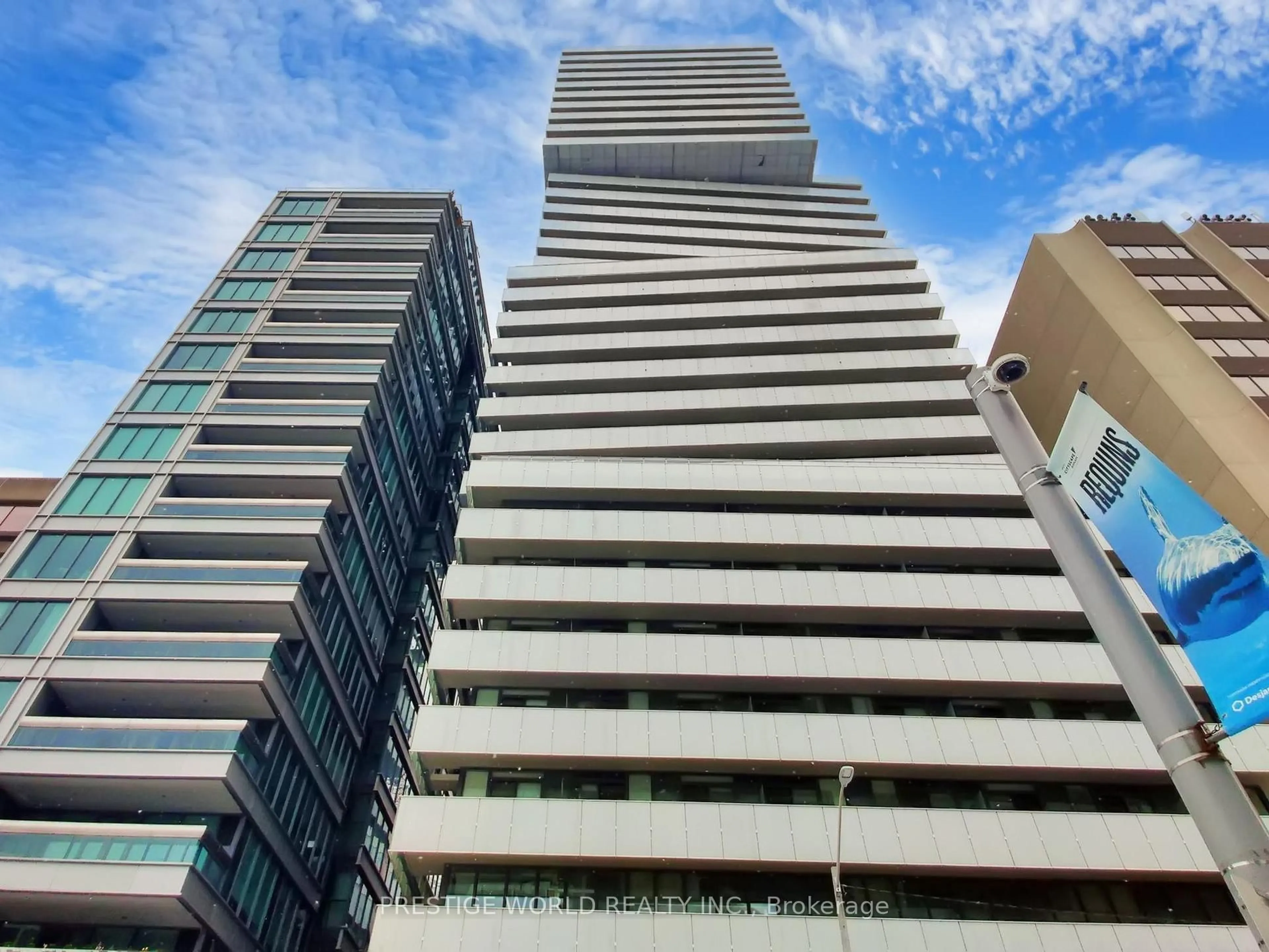 Indoor foyer for 200 Bloor Street West St #1401, Toronto Ontario M5S 1T8